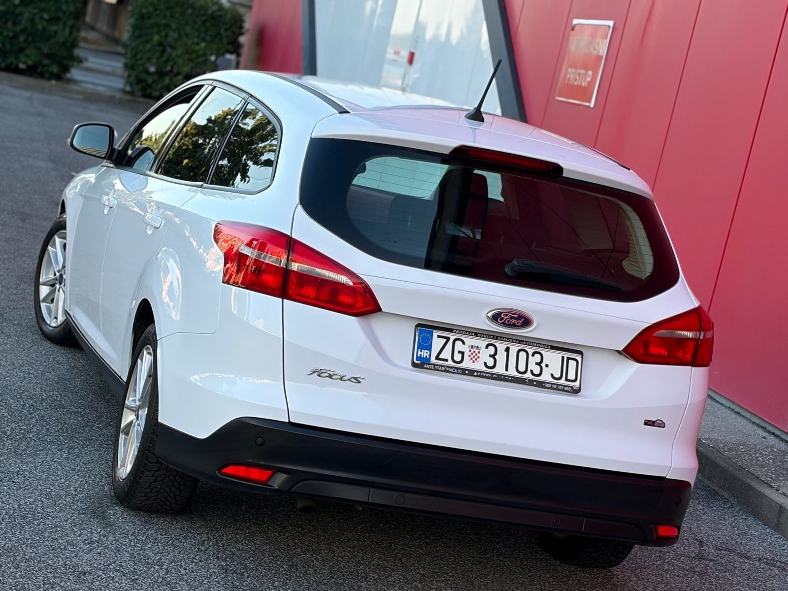 FORD FOCUS KARAVAN 1,5 TDCI EURO 6 KAO NOV!!!, fotografija 2
