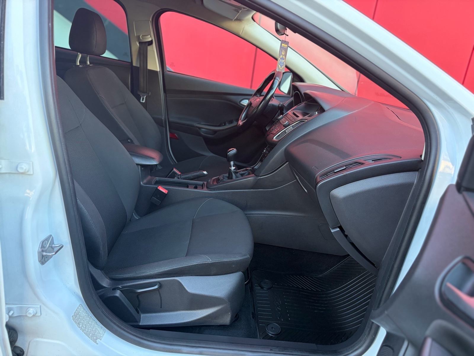 FORD FOCUS KARAVAN 1,5 TDCI EURO 6 KAO NOV!!!, fotografija 10