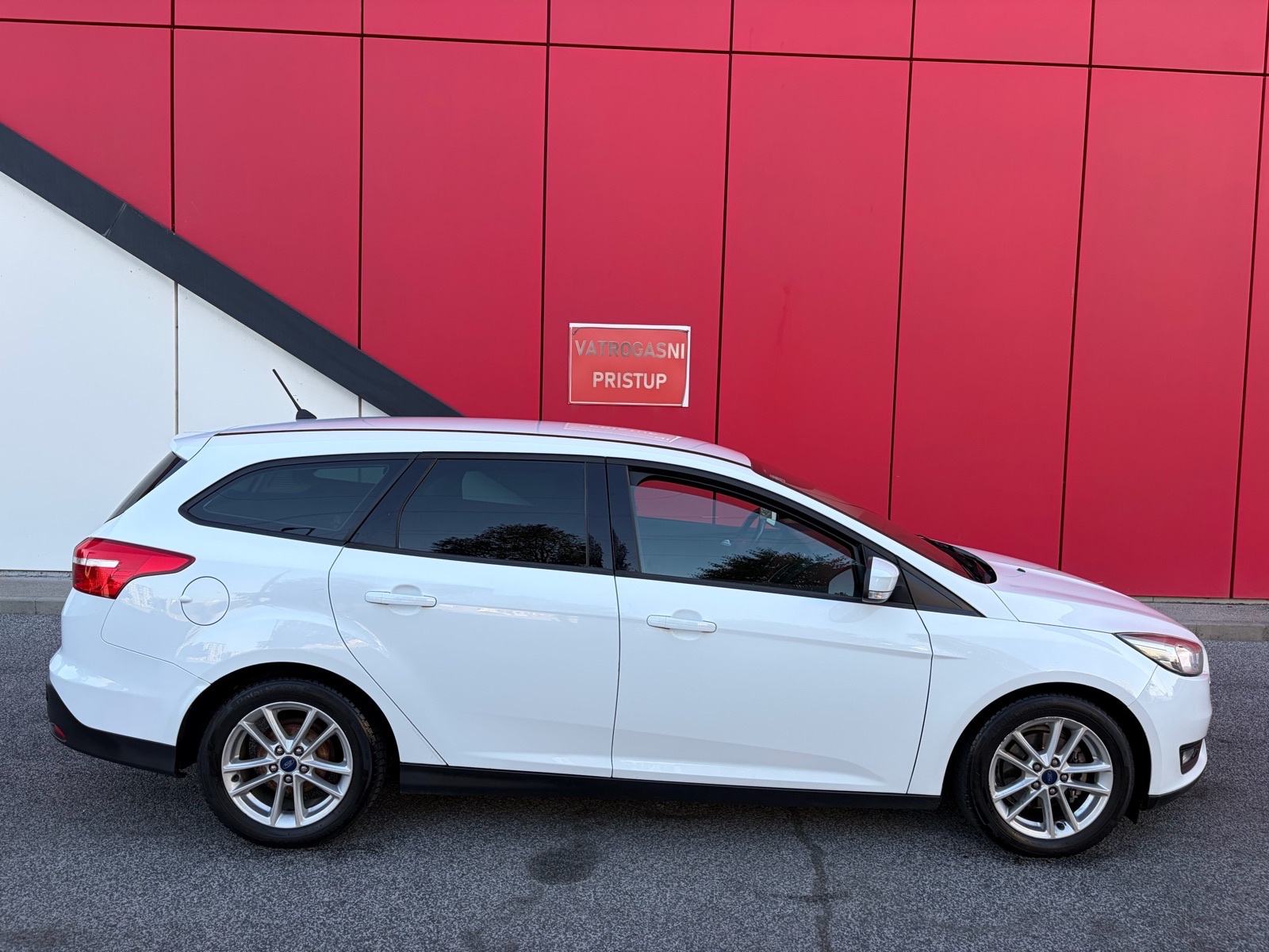 FORD FOCUS KARAVAN 1,5 TDCI EURO 6 KAO NOV!!!, fotografija 6