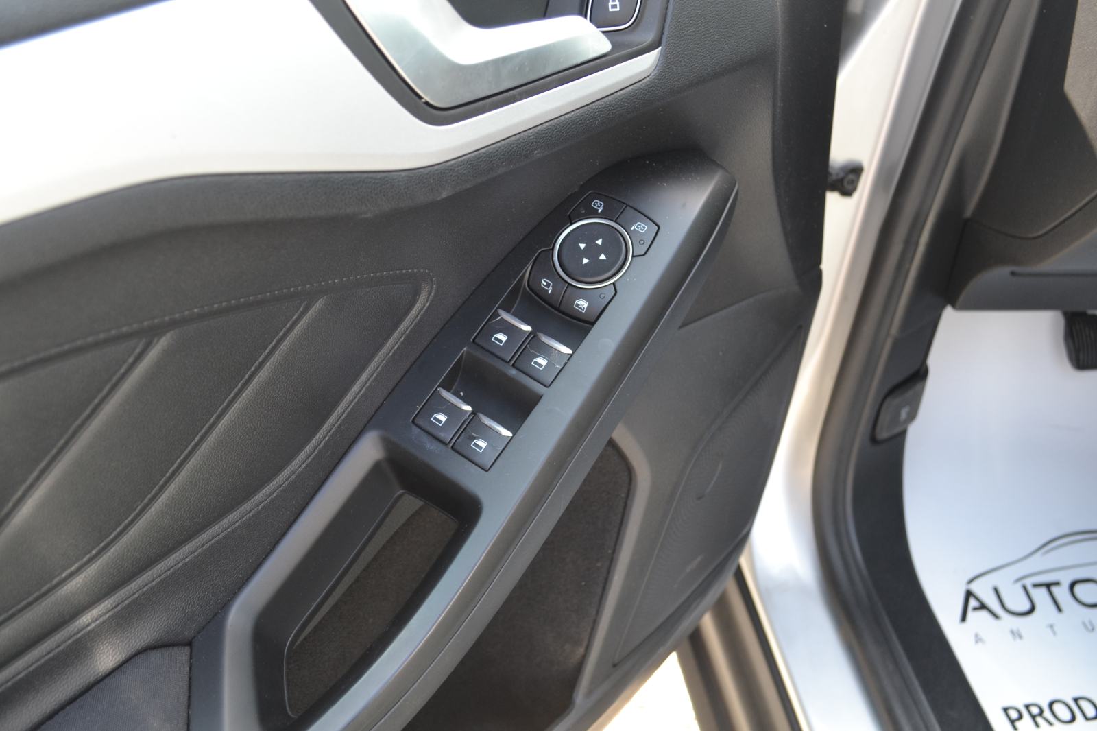 Ford Focus Karavan 1,5 TDCi *** LEASING BEZ UČEŠĆA *** SERVISNA***, fotografija 11