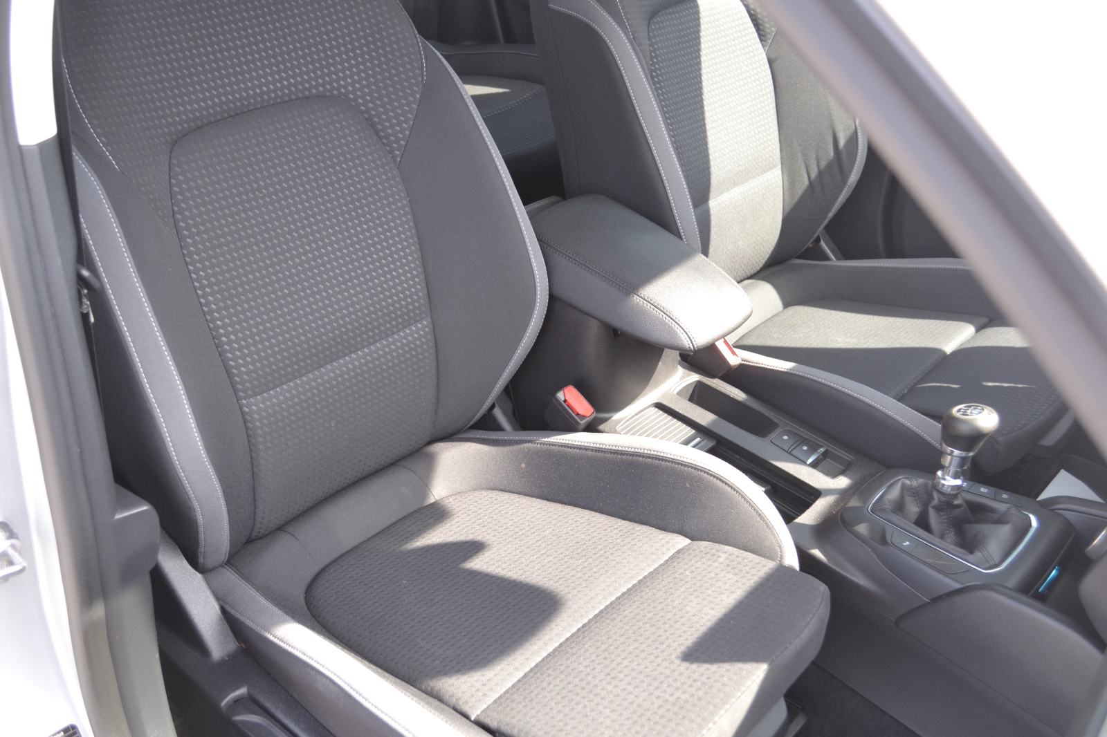Ford Focus Karavan 1,5 TDCi *** LEASING BEZ UČEŠĆA *** SERVISNA***, fotografija 15