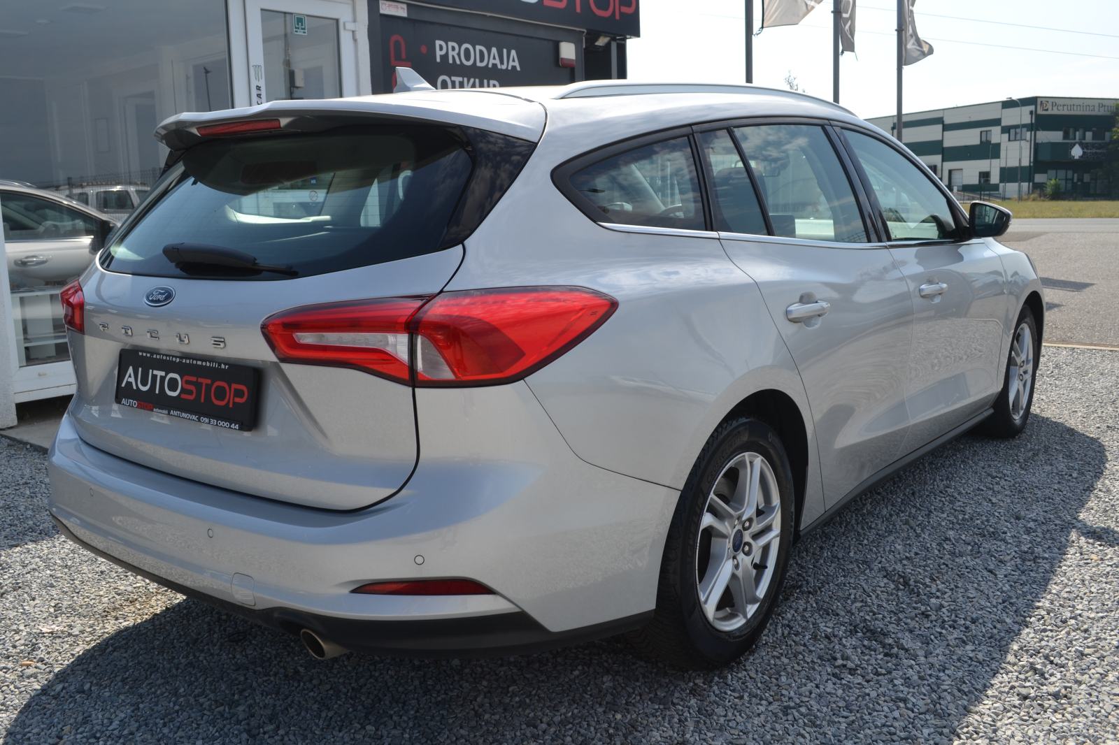 Ford Focus Karavan 1,5 TDCi *** LEASING BEZ UČEŠĆA *** SERVISNA***, fotografija 4