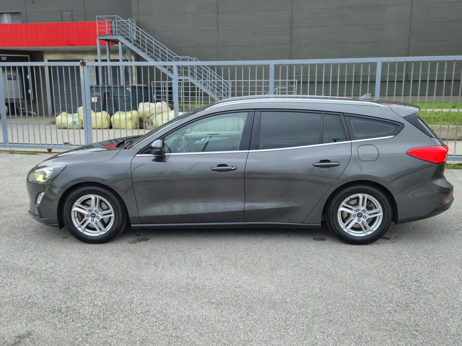 Ford Focus Karavan 1,5 TDCI*NAVIGACIJA*LED SVIJETLA*REG.07.MJ.2027.G*, fotografija 6