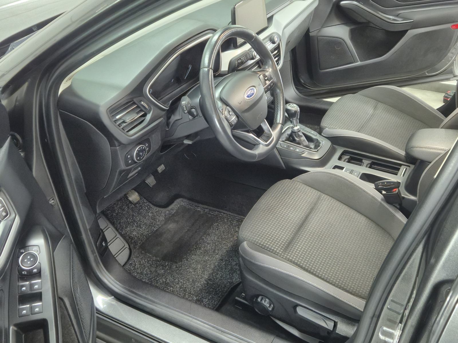 Ford Focus Karavan 1,5 TDCI*NAVIGACIJA*LED SVIJETLA*REG.07.MJ.2027.G*, fotografija 7