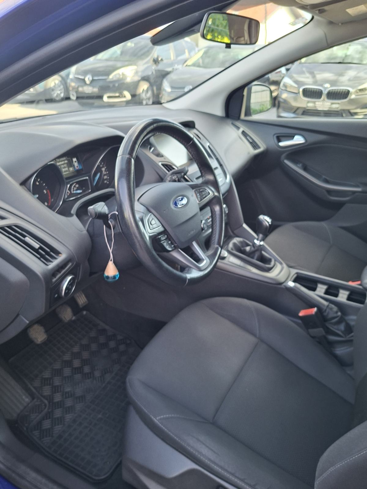 Ford Focus Karavan 1,5 TDCi-REG 1GOD-VEL.SERVIS-ODLIČAN, fotografija 12