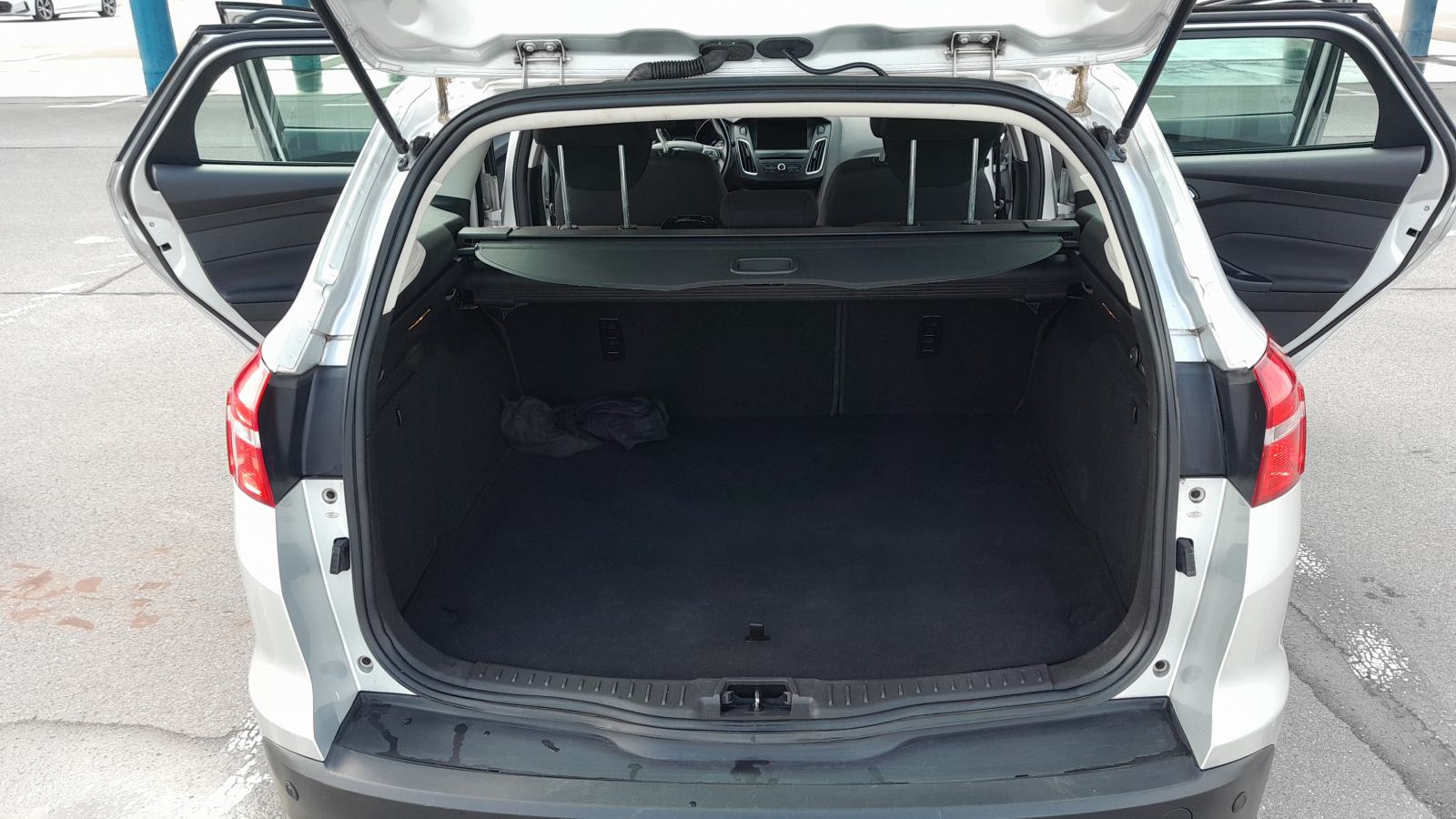 Ford Focus Karavan 1,5 TDCi TOP STANJE! VELIKA NAVIG., fotografija 3