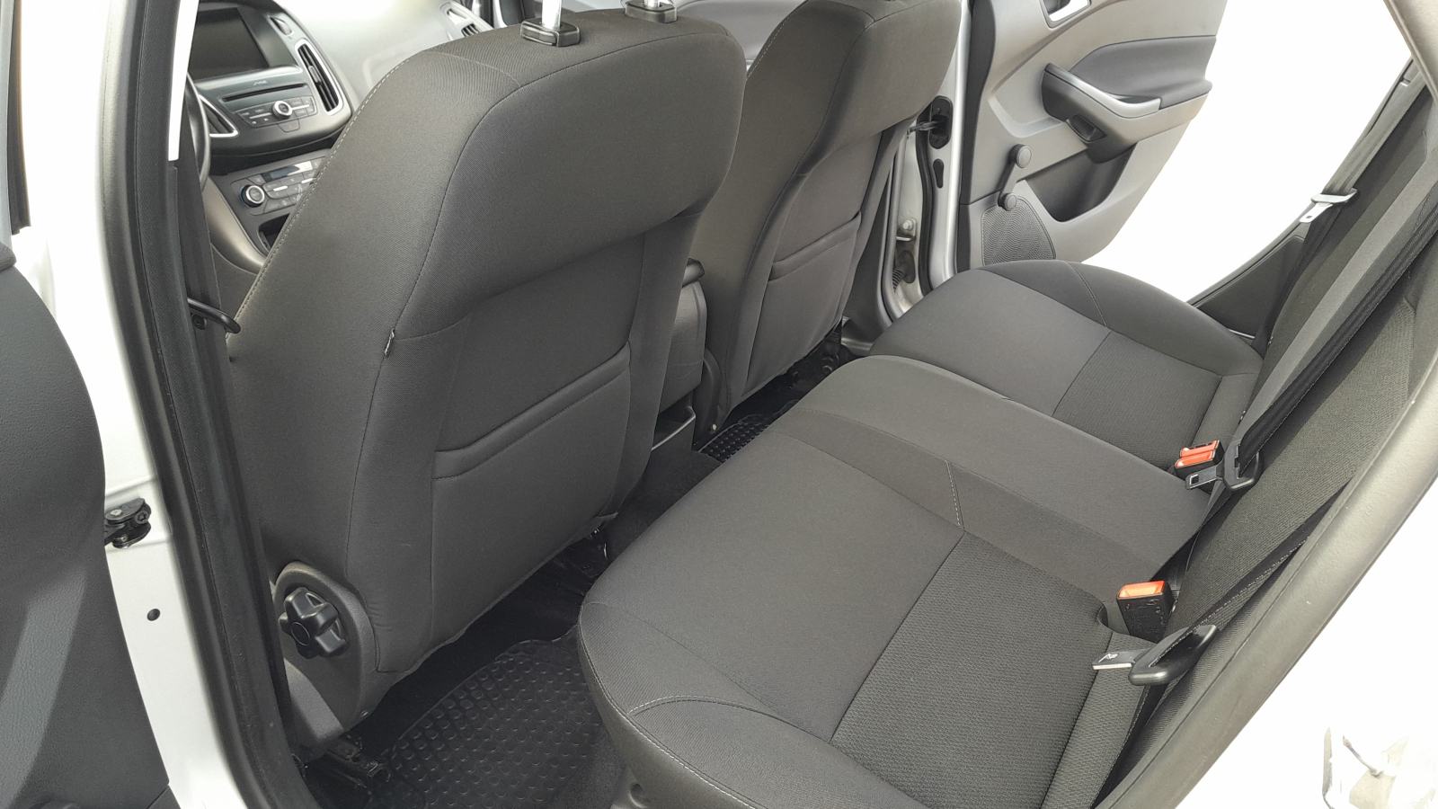 Ford Focus Karavan 1,5 TDCi TOP STANJE! VELIKA NAVIG., fotografija 7