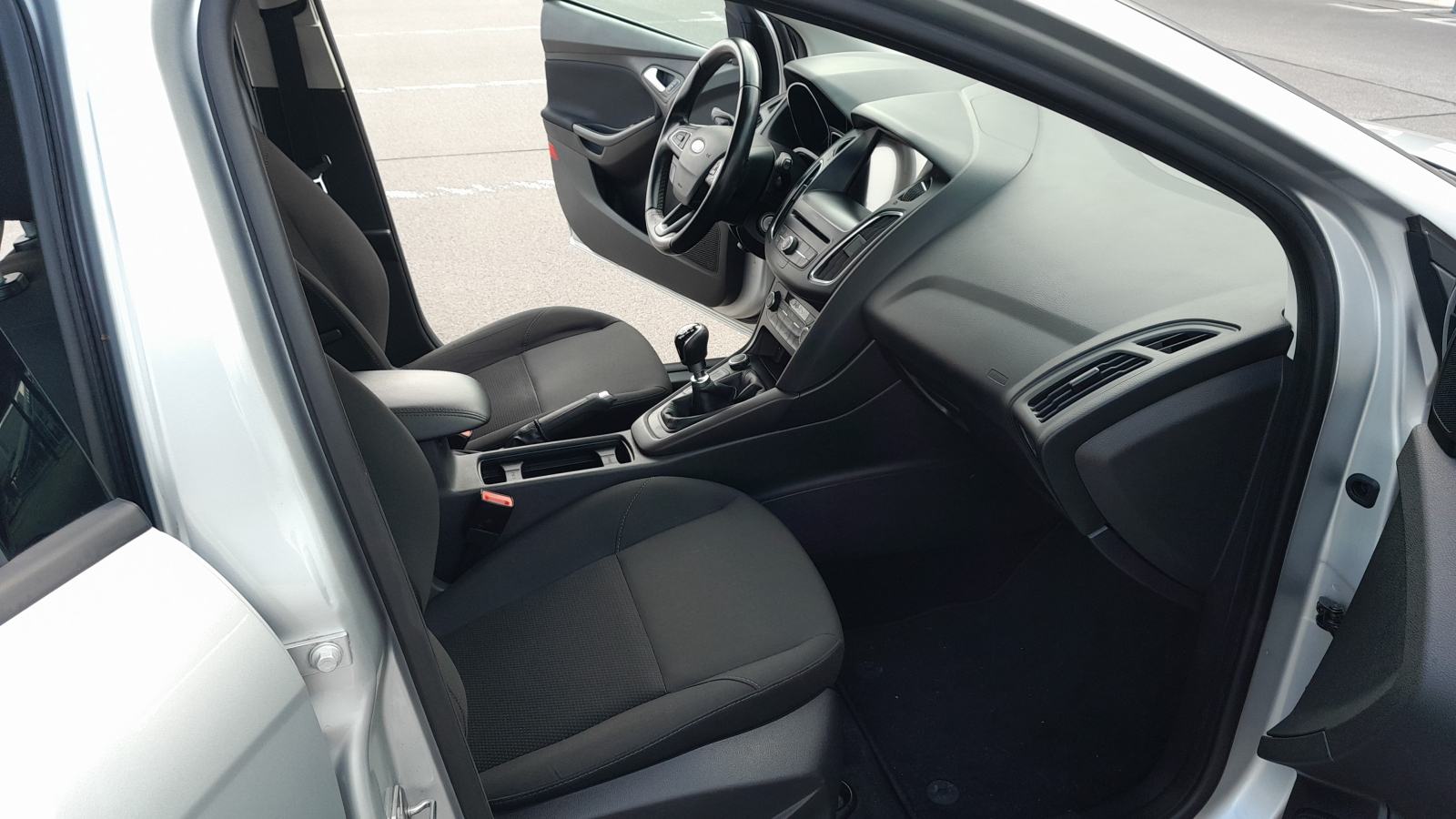 Ford Focus Karavan 1,5 TDCi TOP STANJE! VELIKA NAVIG., fotografija 8