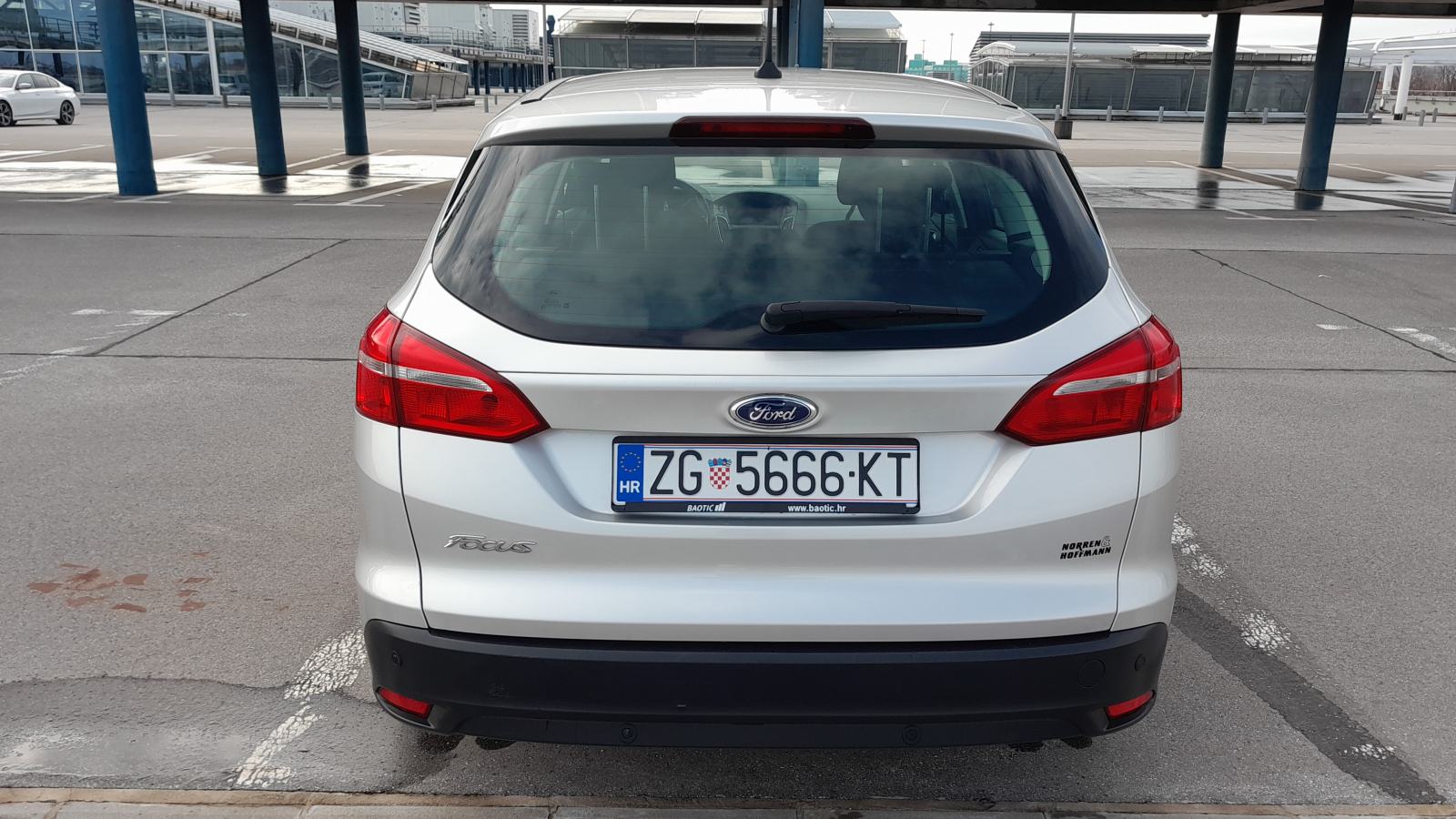 Ford Focus Karavan 1,5 TDCi TOP STANJE! VELIKA NAVIG., fotografija 9