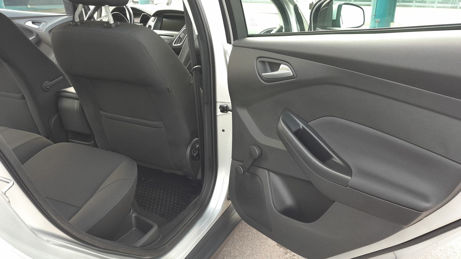 Ford Focus Karavan 1,5 TDCi TOP STANJE! VELIKA NAVIG., fotografija 10