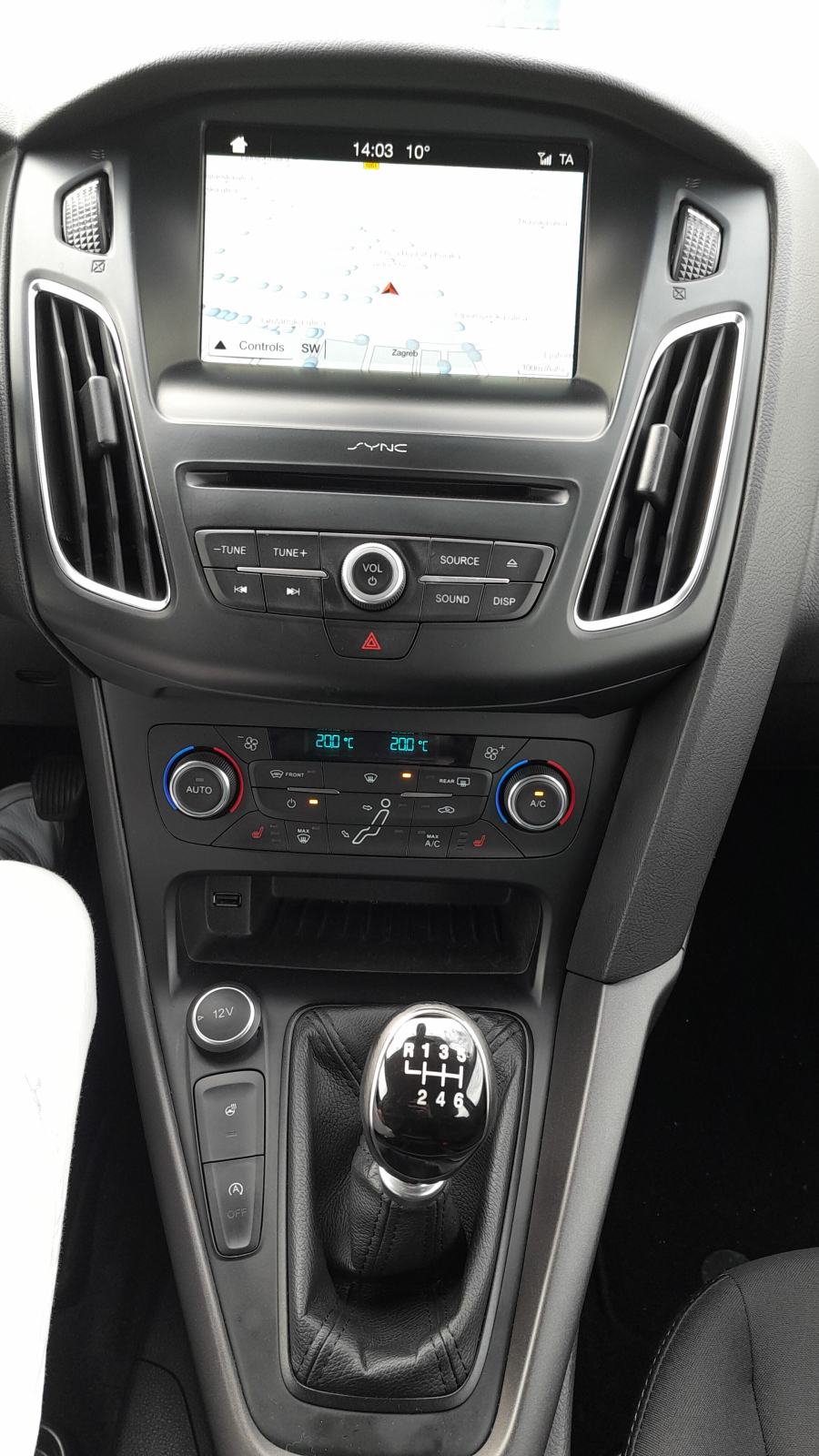 Ford Focus Karavan 1,5 TDCi TOP STANJE! VELIKA NAVIG., fotografija 12
