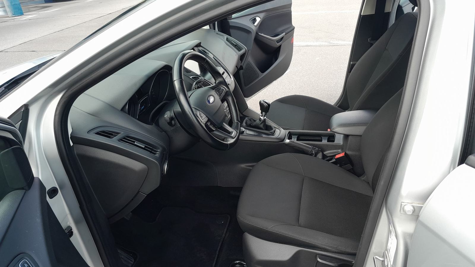 Ford Focus Karavan 1,5 TDCi TOP STANJE! VELIKA NAVIG., fotografija 14