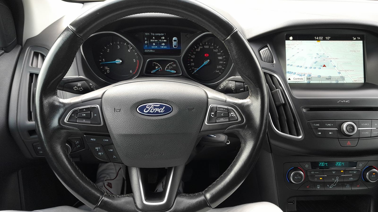 Ford Focus Karavan 1,5 TDCi TOP STANJE! VELIKA NAVIG., fotografija 16