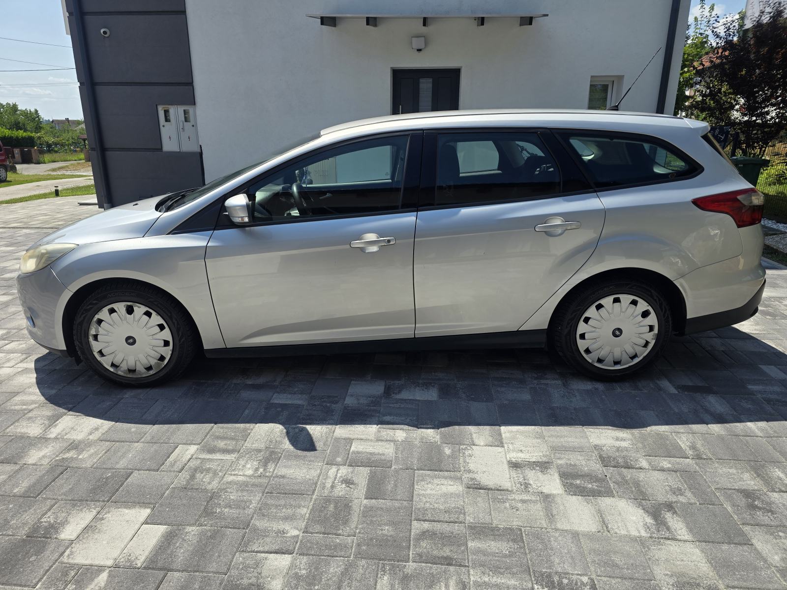 Ford Focus Karavan 1,5 TDCi 2014 god . Reg 12/2026 odlično stanje, fotografija 7