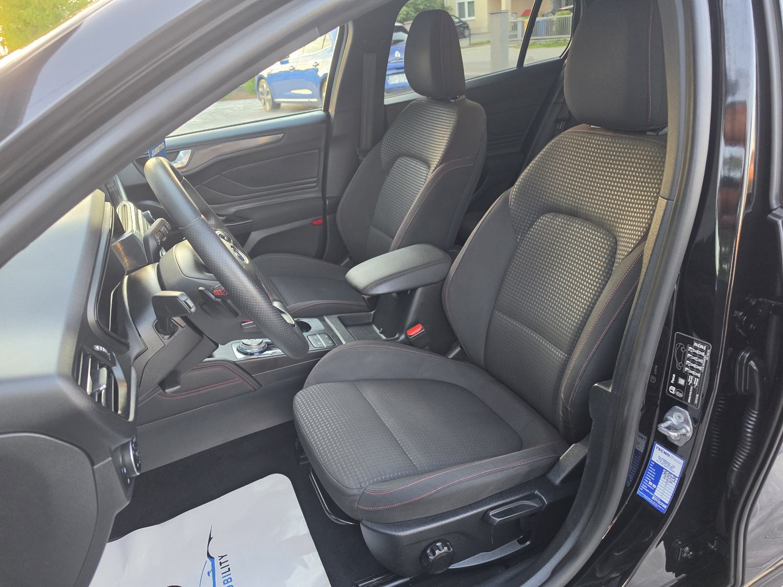 Ford Focus Karavan 1,5 TDCi ST-LINE AUT. FULL LED NAVI **GARANCIJA**, fotografija 8