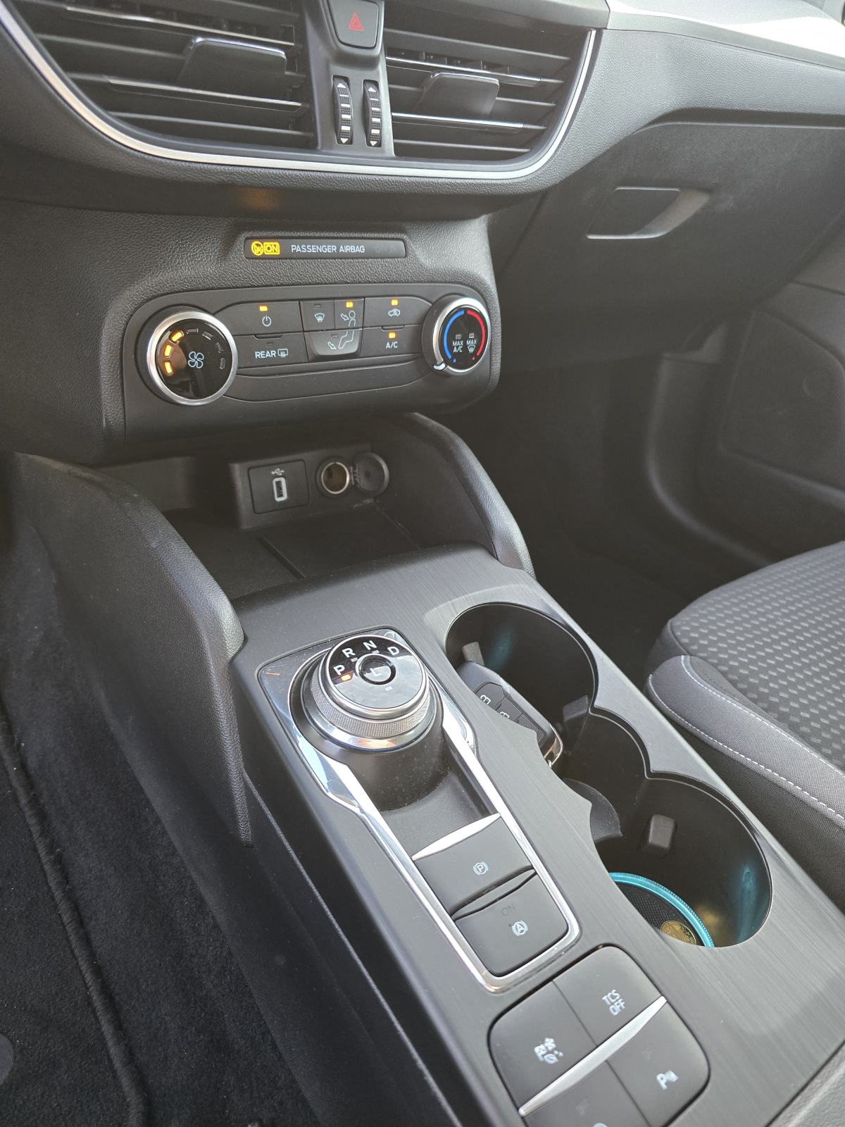 FORD FOCUS KARAVAN 1.5D * AUTOMATIK * 2020.GOD. * ODLIČNO STANJE *, fotografija 17