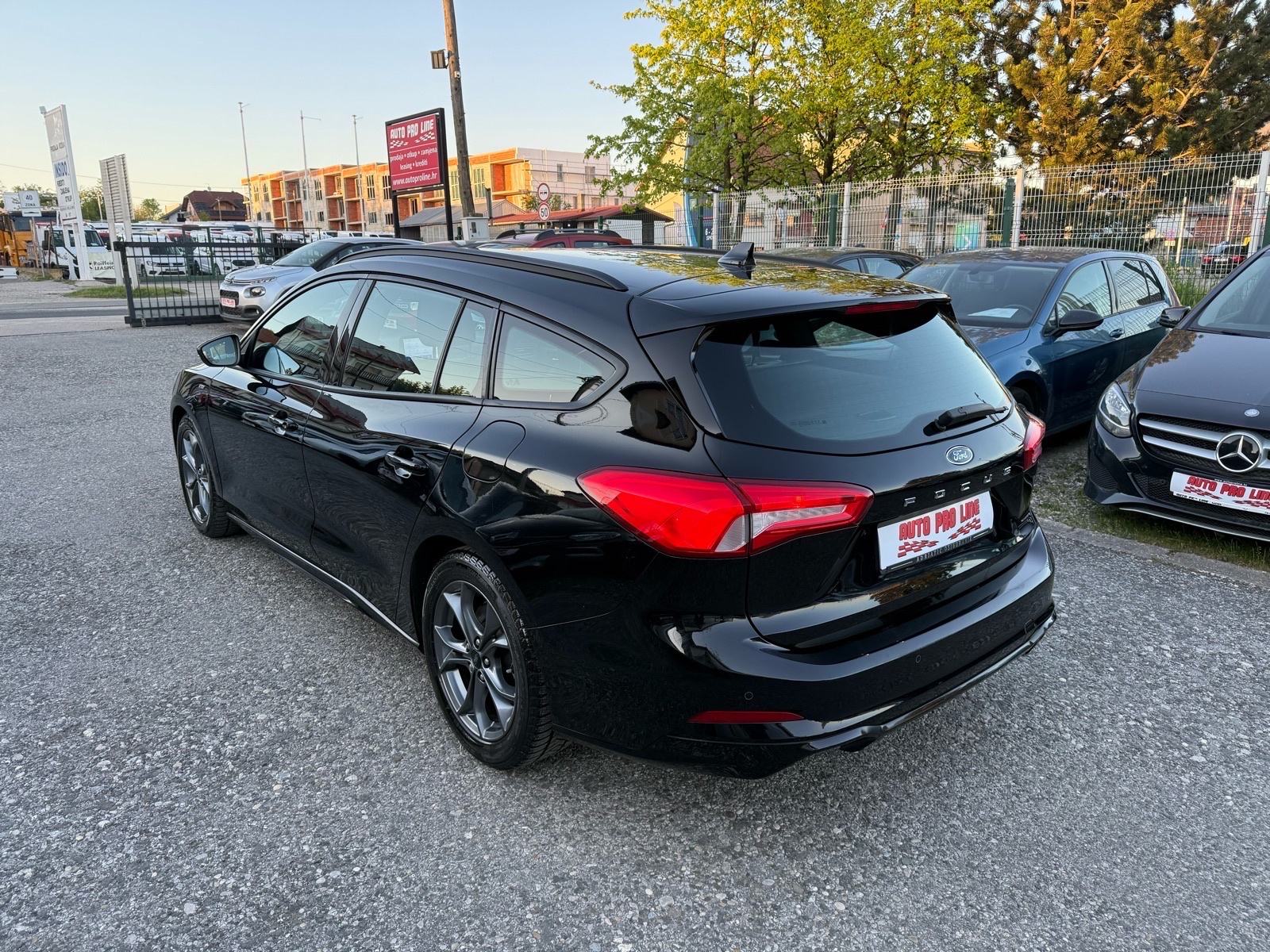 Ford Focus Karavan 1.5d Automatik - ST LINE - 2019.g. Ekstra stanje, fotografija 2