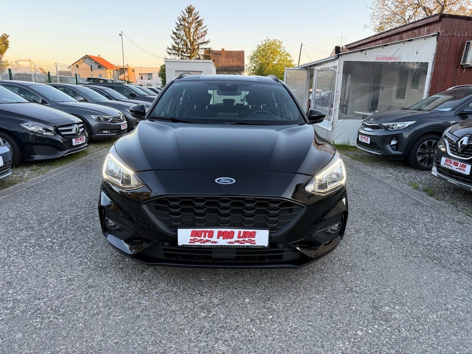 Ford Focus Karavan 1.5d Automatik - ST LINE - 2019.g. Ekstra stanje, fotografija 6