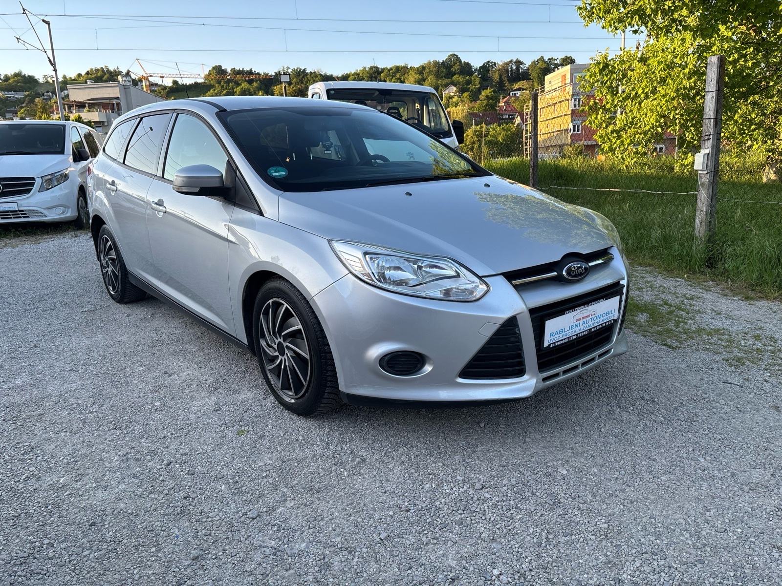 Ford Focus Karavan 1,6 TDCI-KLIMA-NAVI-PDC-MFV-NEMA 5%-KARTICE-36 RATA, fotografija 4