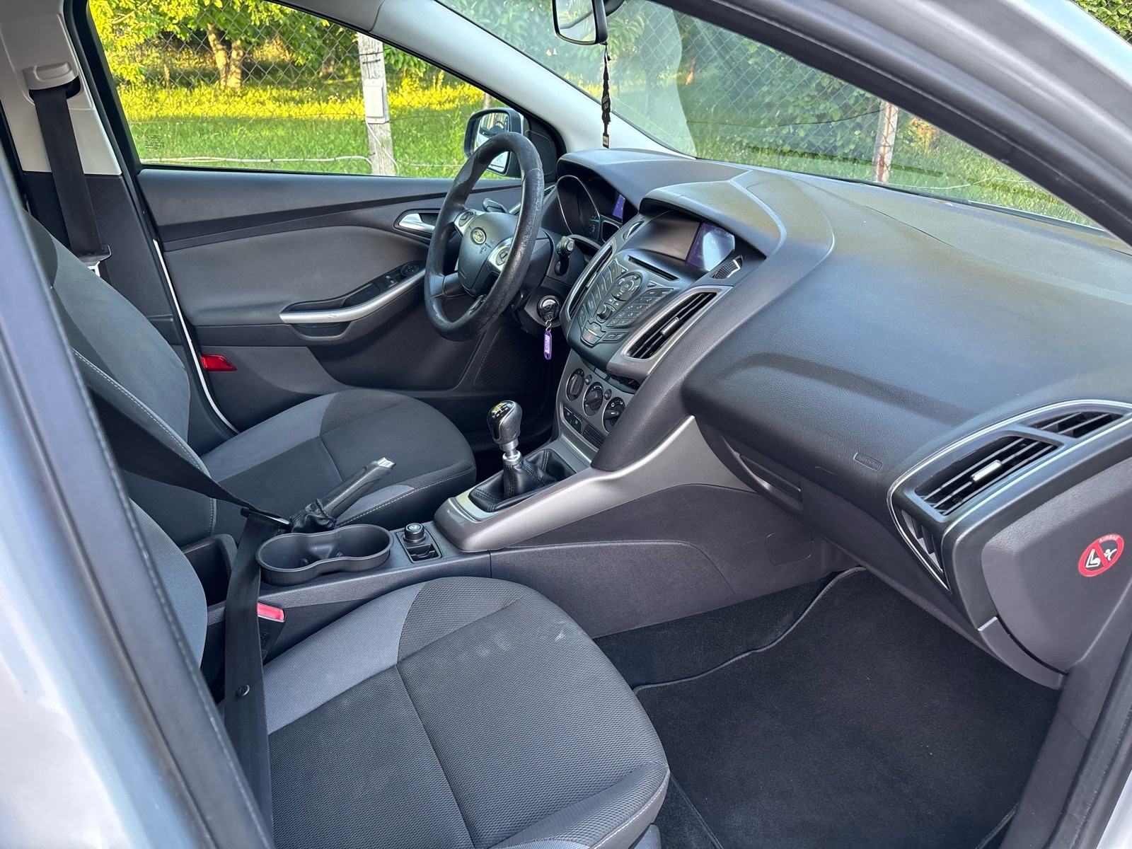 Ford Focus Karavan 1,6 TDCI-KLIMA-NAVI-PDC-MFV-NEMA 5%-KARTICE-36 RATA, fotografija 13