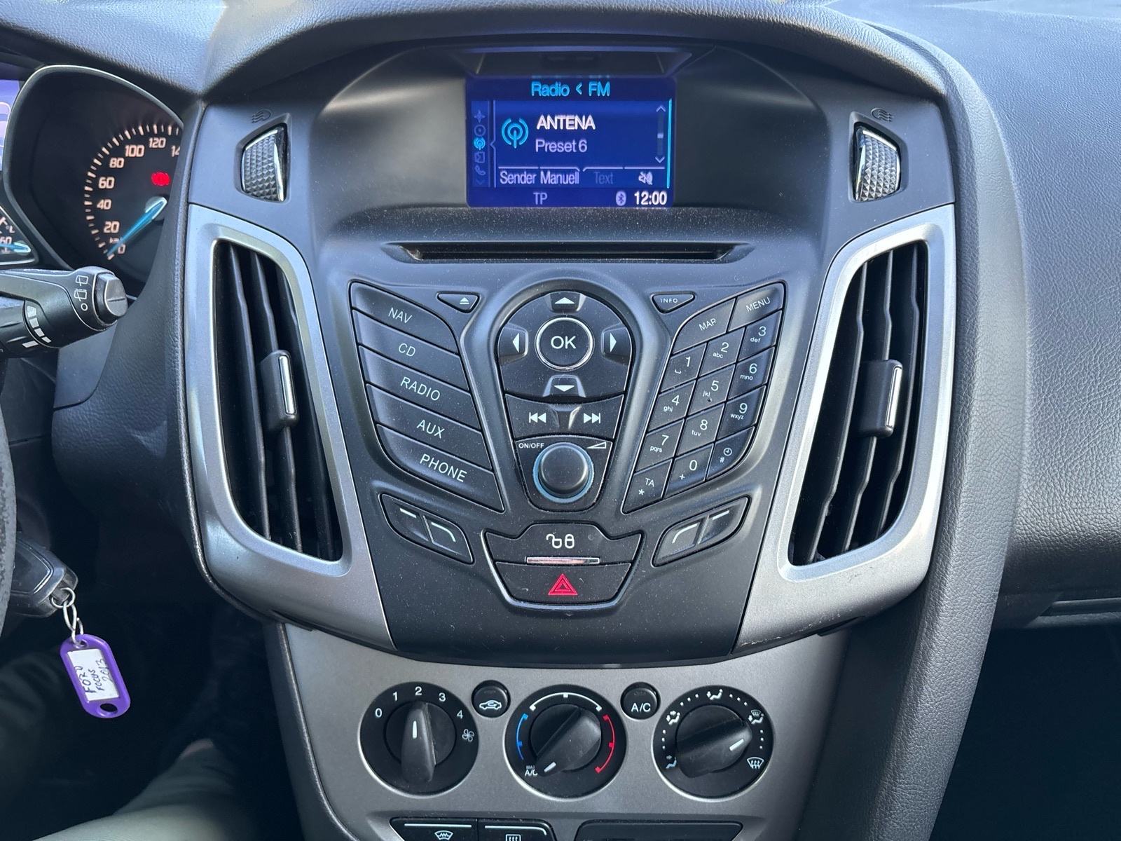 Ford Focus Karavan 1,6 TDCI-KLIMA-NAVI-PDC-MFV-NEMA 5%-KARTICE-36 RATA, fotografija 15