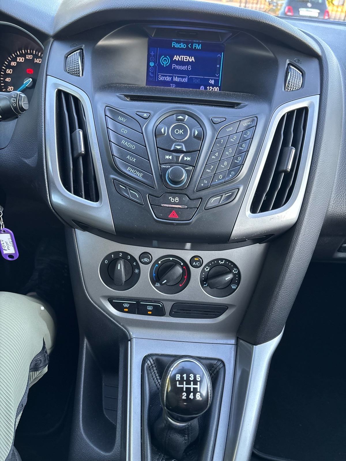 Ford Focus Karavan 1,6 TDCI-KLIMA-NAVI-PDC-MFV-NEMA 5%-KARTICE-36 RATA, fotografija 16