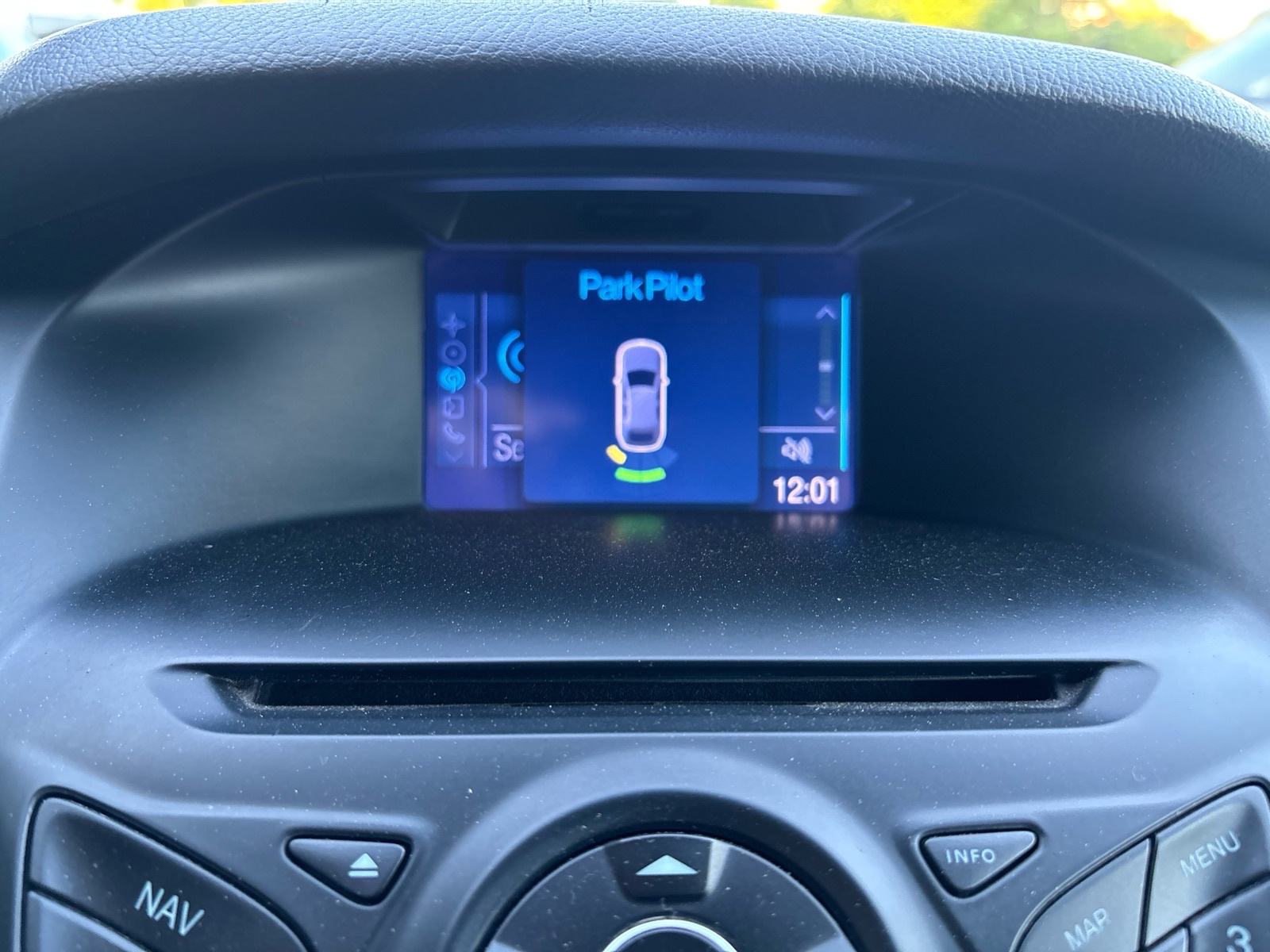 Ford Focus Karavan 1,6 TDCI-KLIMA-NAVI-PDC-MFV-NEMA 5%-KARTICE-36 RATA, fotografija 18
