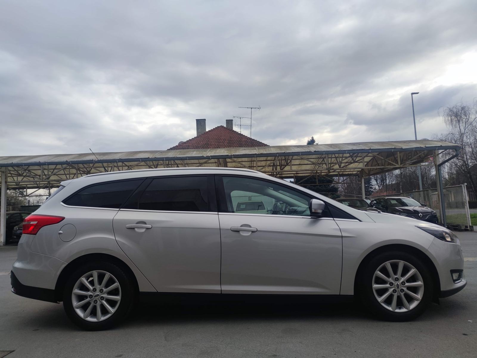Ford Focus Karavan 1.6 TDCI 6 BRZINA TEMPOMAT PARK PILOT KROM BLUETOOT, fotografija 13