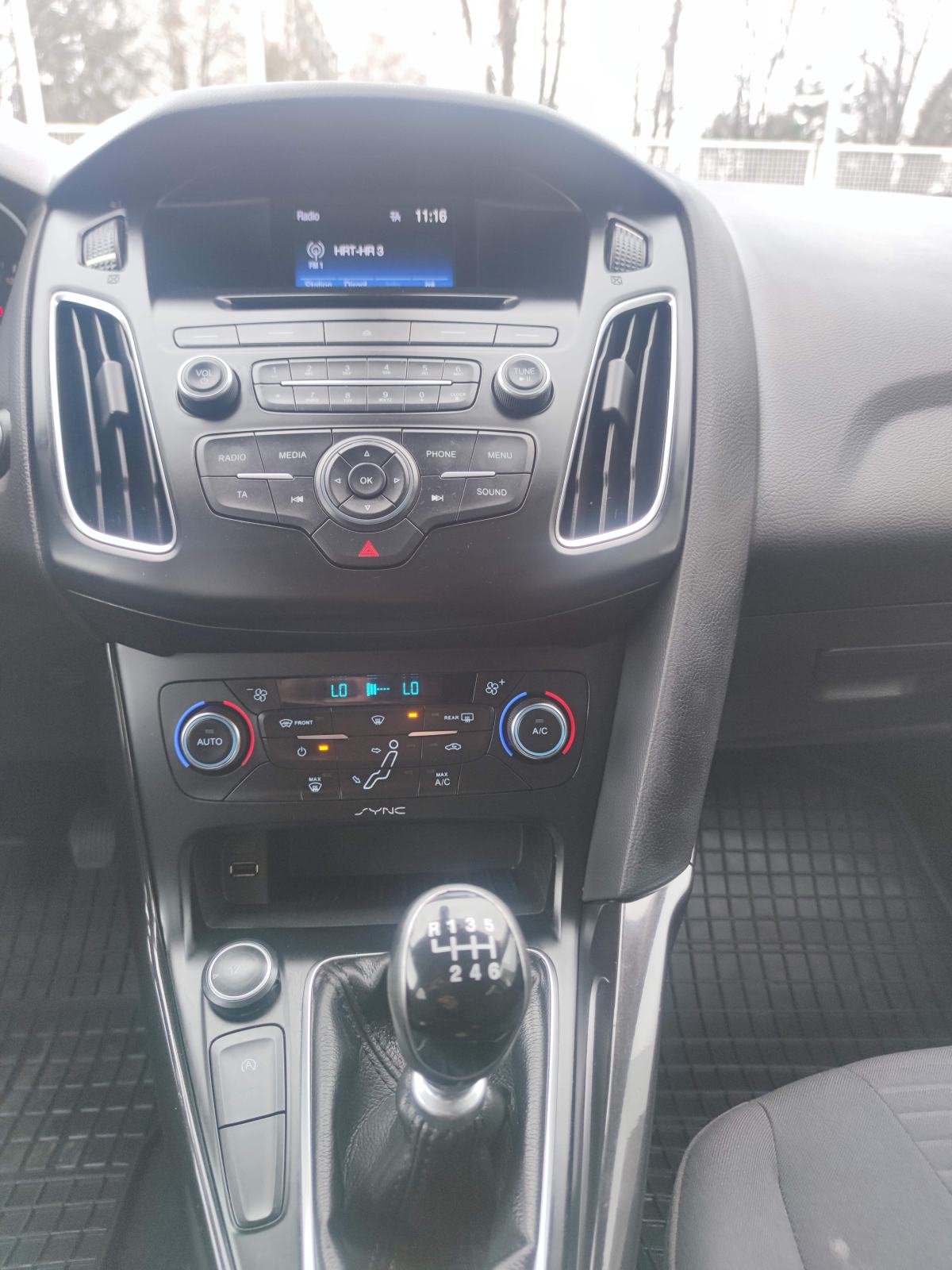 Ford Focus Karavan 1.6 TDCI 6 BRZINA TEMPOMAT PARK PILOT KROM BLUETOOT, fotografija 18