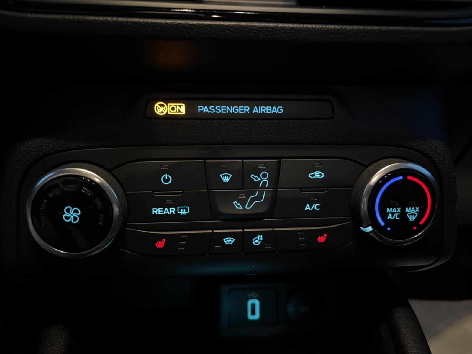 Ford Focus ST-Line 1.5 EcoBoost 182KS B&O LED KAM. Iridium crna MICA, fotografija 12