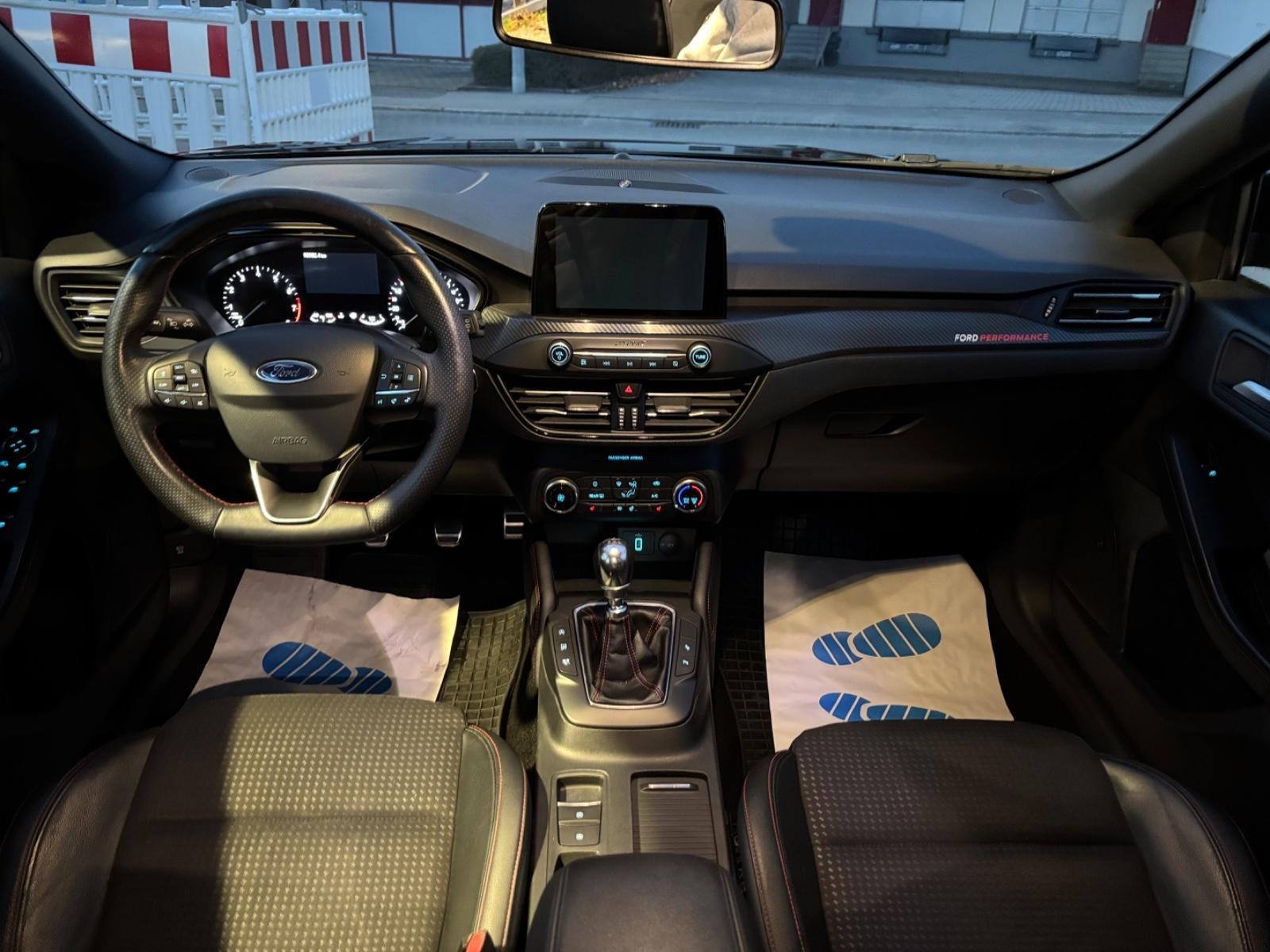 Ford Focus ST-Line 1.5 EcoBoost 182KS B&O LED KAM. Iridium crna MICA, fotografija 8