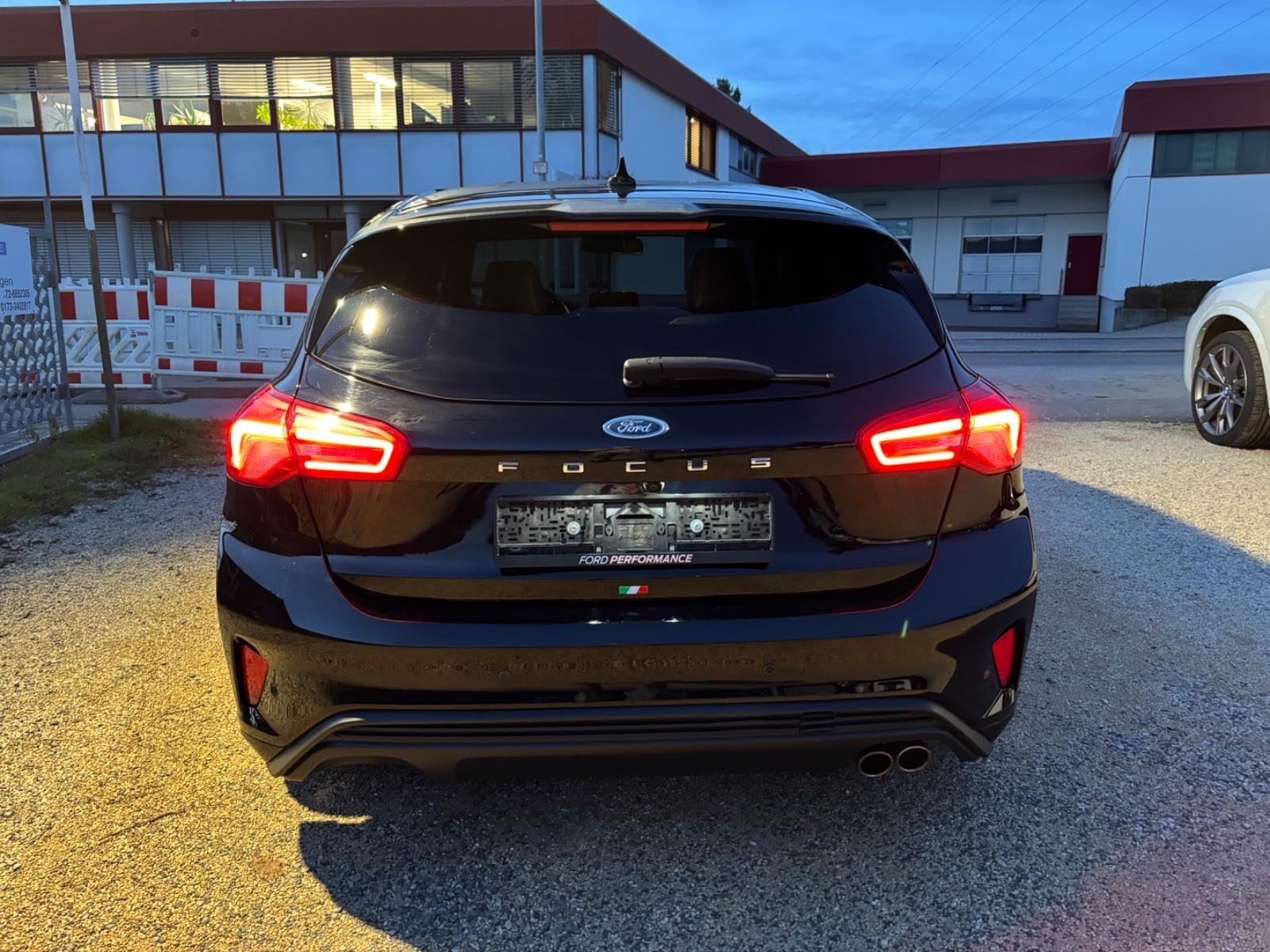 Ford Focus ST-Line 1.5 EcoBoost 182KS B&O LED KAM. Iridium crna MICA, fotografija 19
