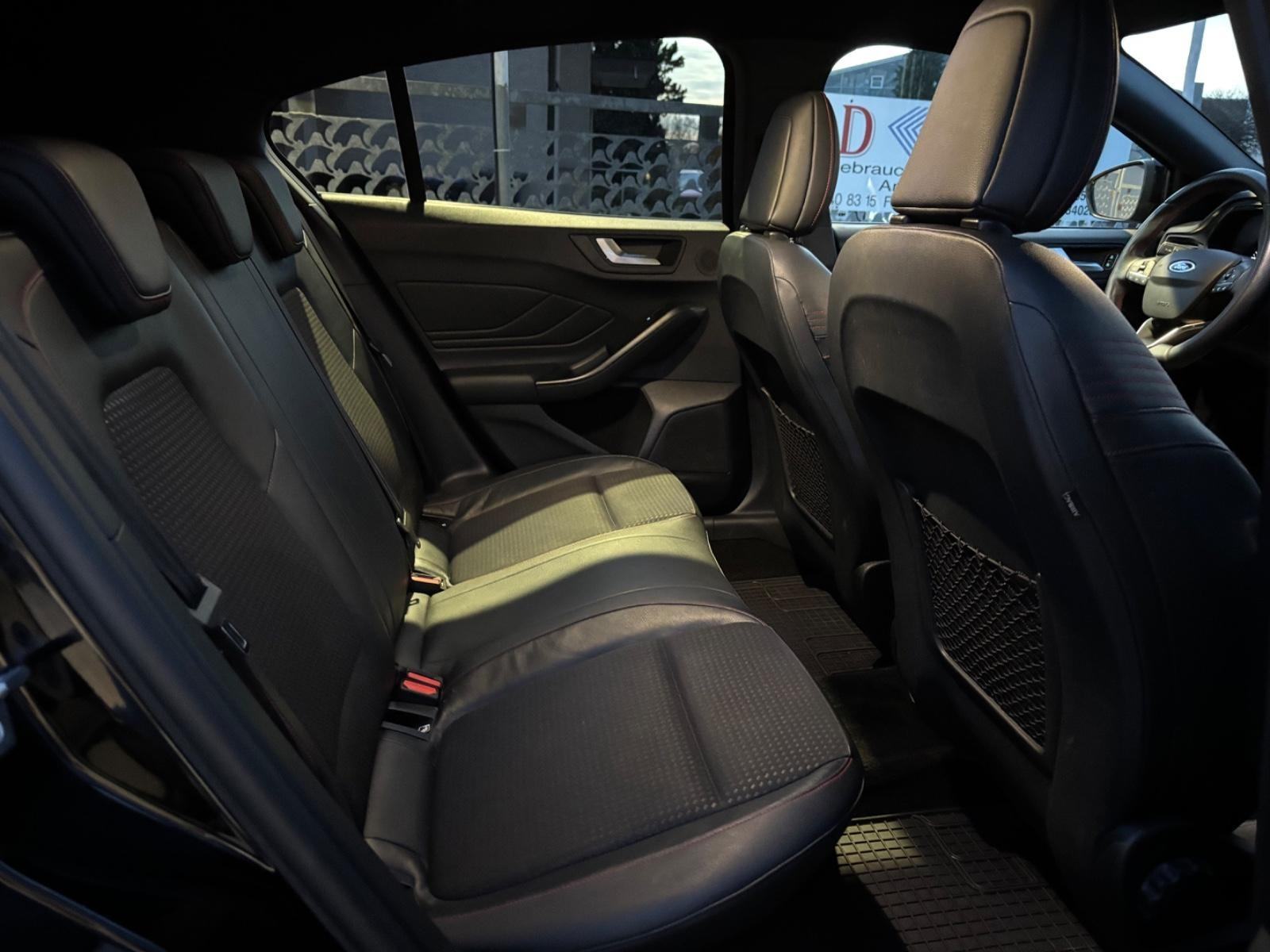 Ford Focus ST-Line 1.5 EcoBoost 182KS B&O LED KAM. Iridium crna MICA, fotografija 16