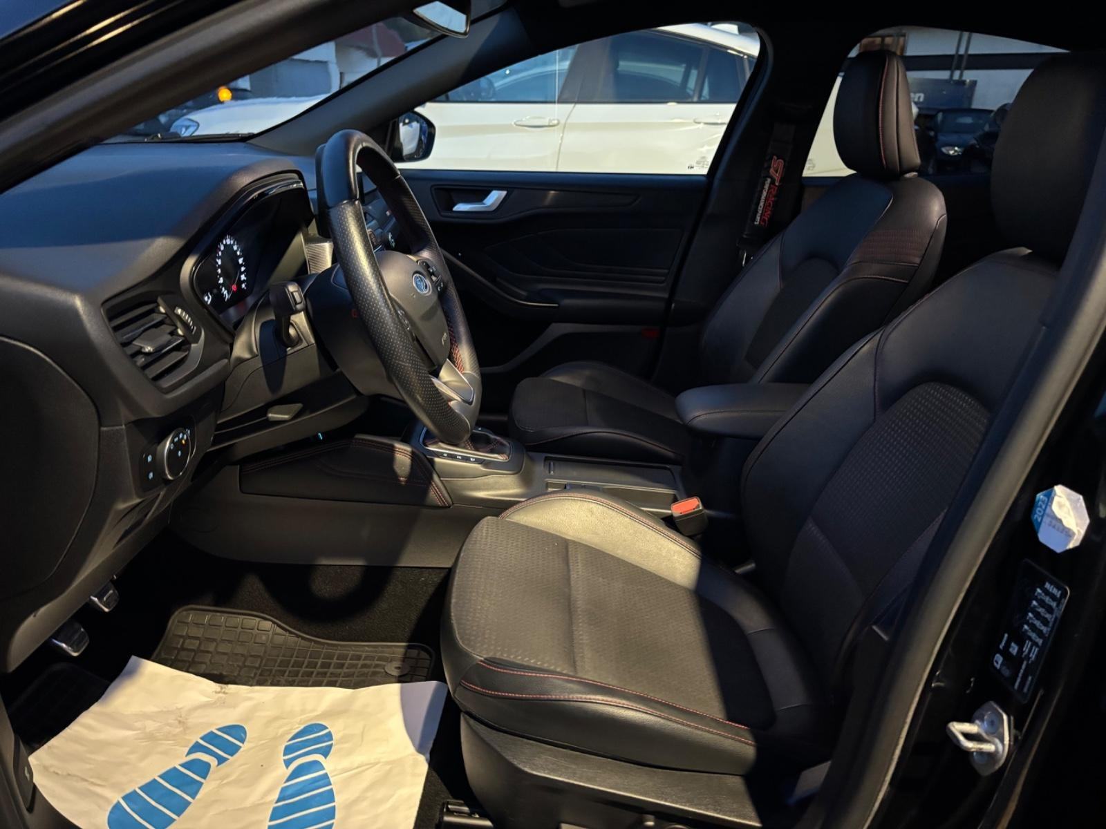 Ford Focus ST-Line 1.5 EcoBoost 182KS B&O LED KAM. Iridium crna MICA, fotografija 6