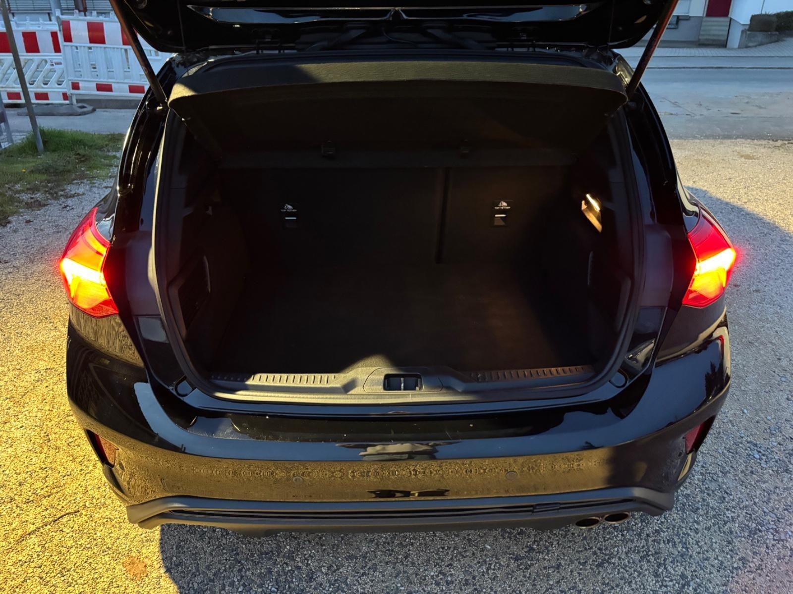 Ford Focus ST-Line 1.5 EcoBoost 182KS B&O LED KAM. Iridium crna MICA, fotografija 18