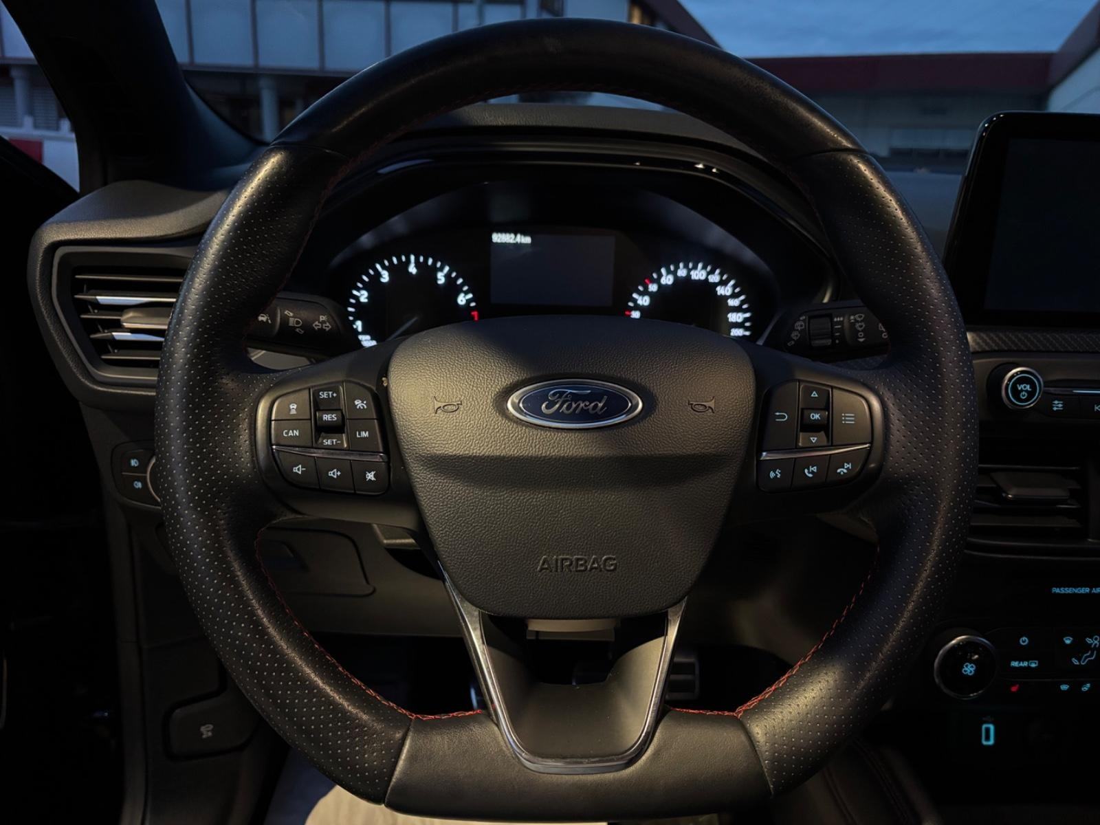 Ford Focus ST-Line 1.5 EcoBoost 182KS B&O LED KAM. Iridium crna MICA, fotografija 7