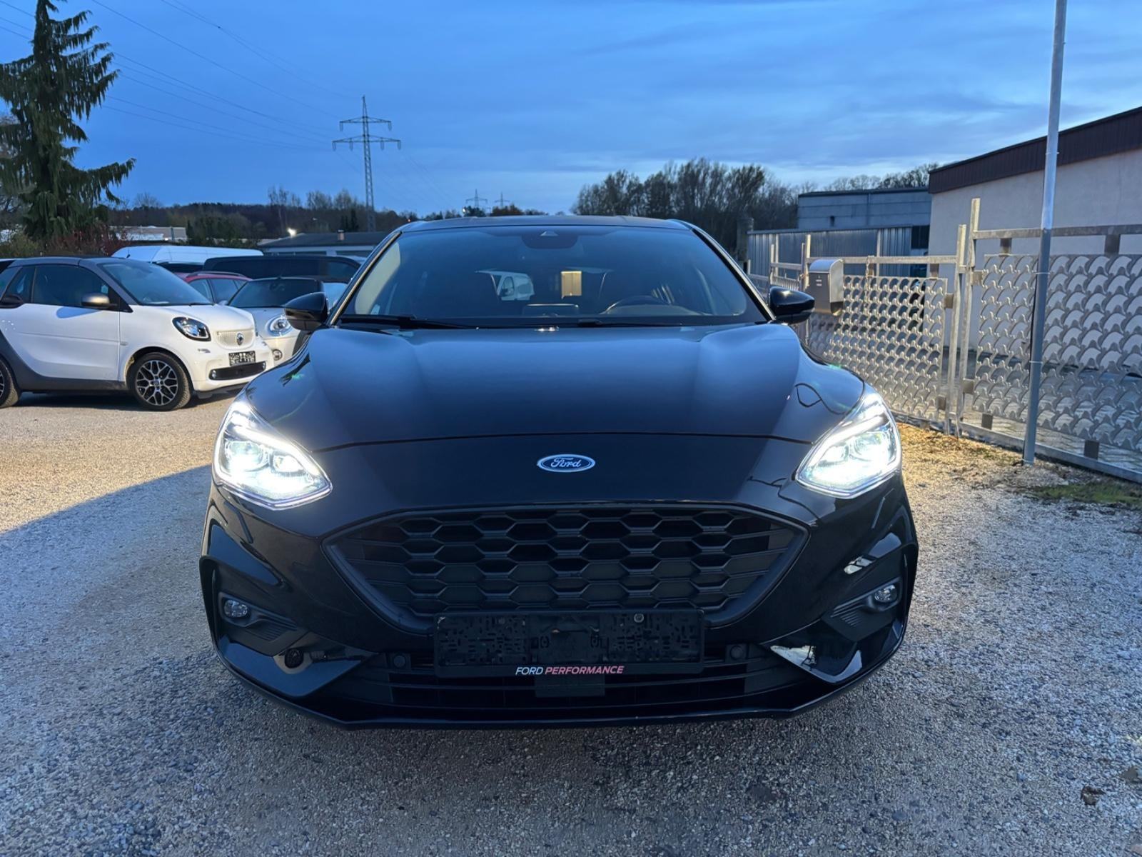 Ford Focus ST-Line 1.5 EcoBoost 182KS B&O LED KAM. Iridium crna MICA, fotografija 3