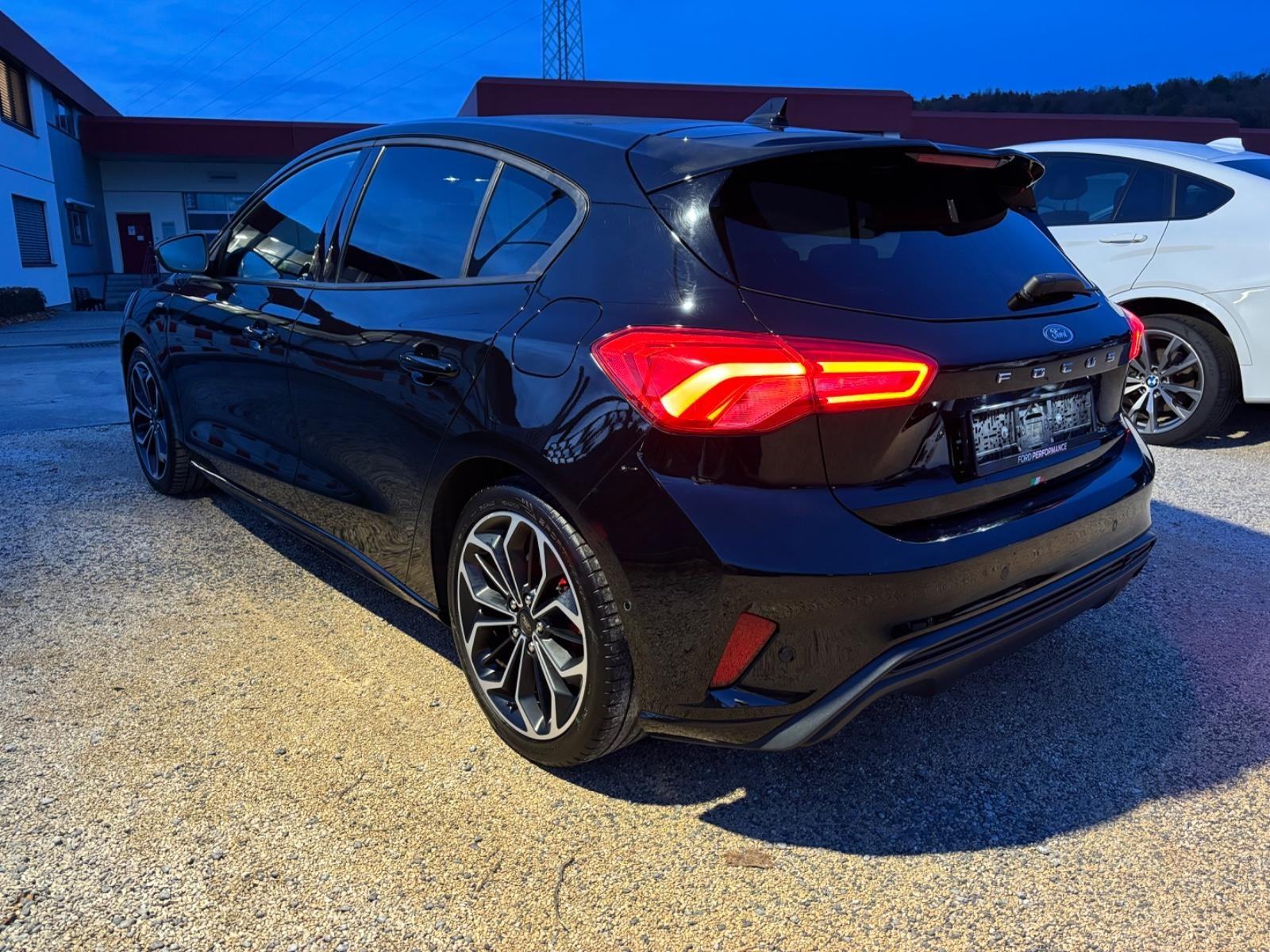 Ford Focus ST-Line 1.5 EcoBoost 182KS B&O LED KAM. Iridium crna MICA, fotografija 5