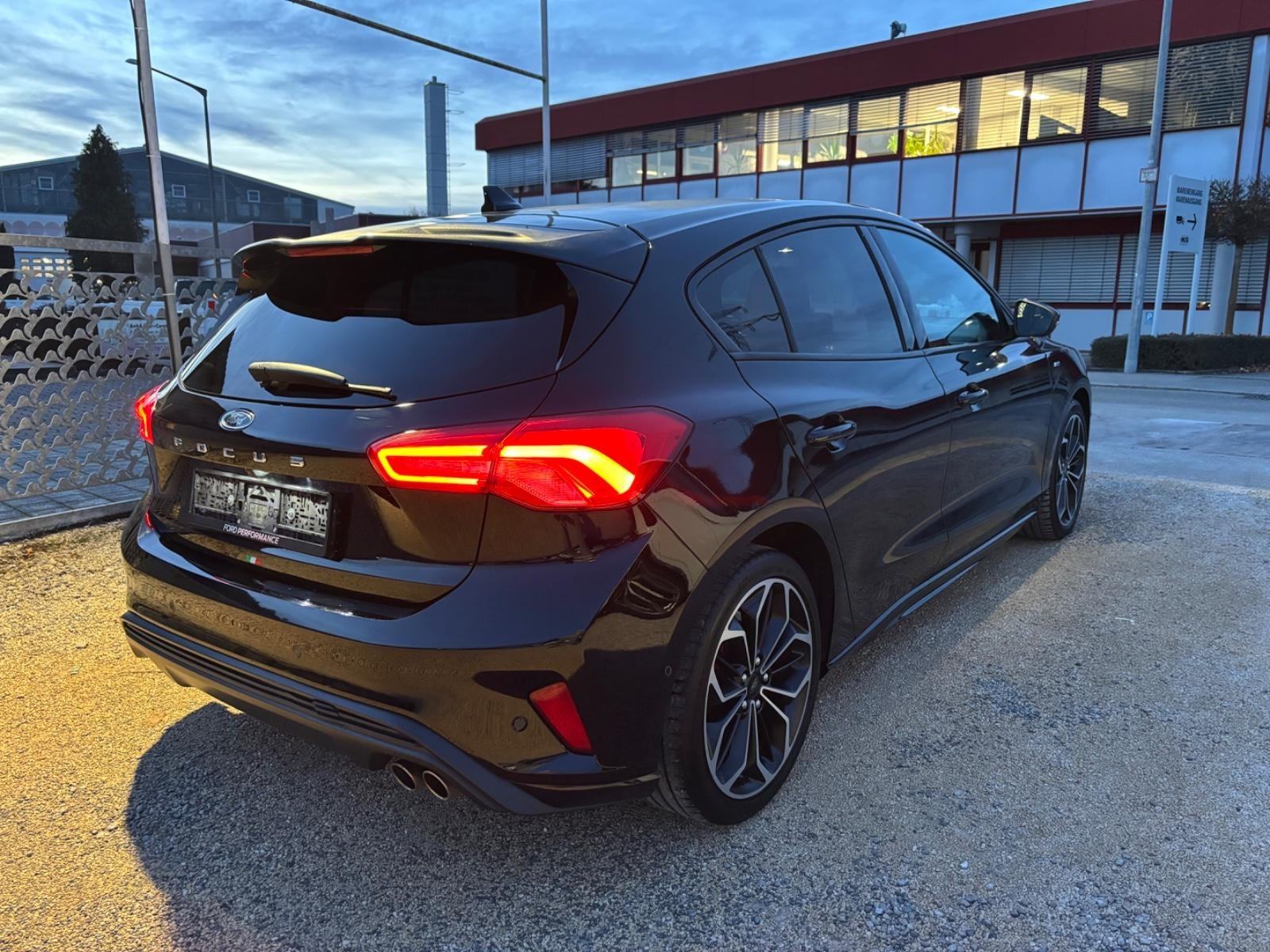 Ford Focus ST-Line 1.5 EcoBoost 182KS B&O LED KAM. Iridium crna MICA, fotografija 2