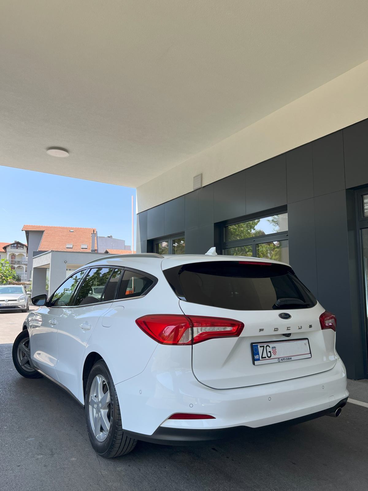 FORD FOCUS IV TURNIER AUTOMATIK EcoBlue Cool&Connect, LED, Radar, Lane, fotografija 3