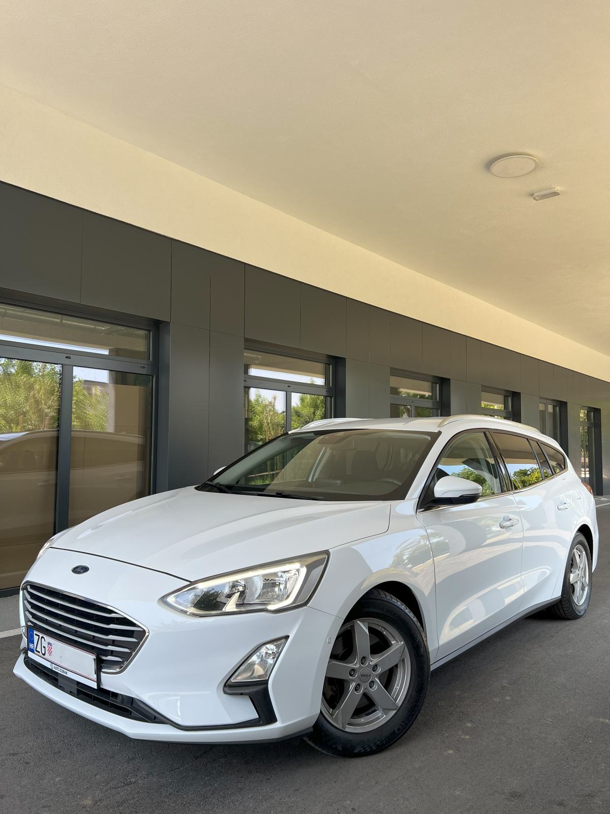 FORD FOCUS IV TURNIER AUTOMATIK EcoBlue Cool&Connect, LED, Radar, Lane, fotografija 8