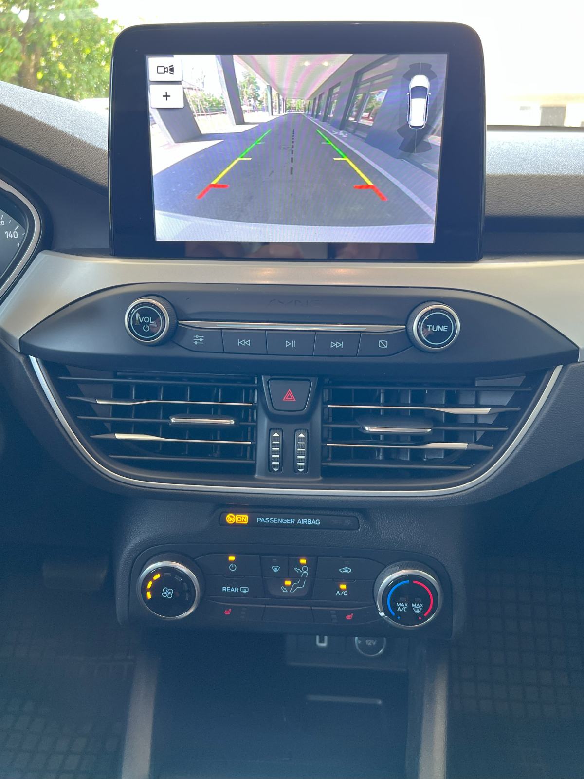 FORD FOCUS IV TURNIER AUTOMATIK EcoBlue Cool&Connect, LED, Radar, Lane, fotografija 17