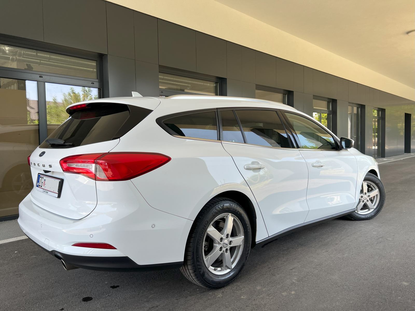 FORD FOCUS IV TURNIER AUTOMATIK EcoBlue Cool&Connect, LED, Radar, Lane, fotografija 9