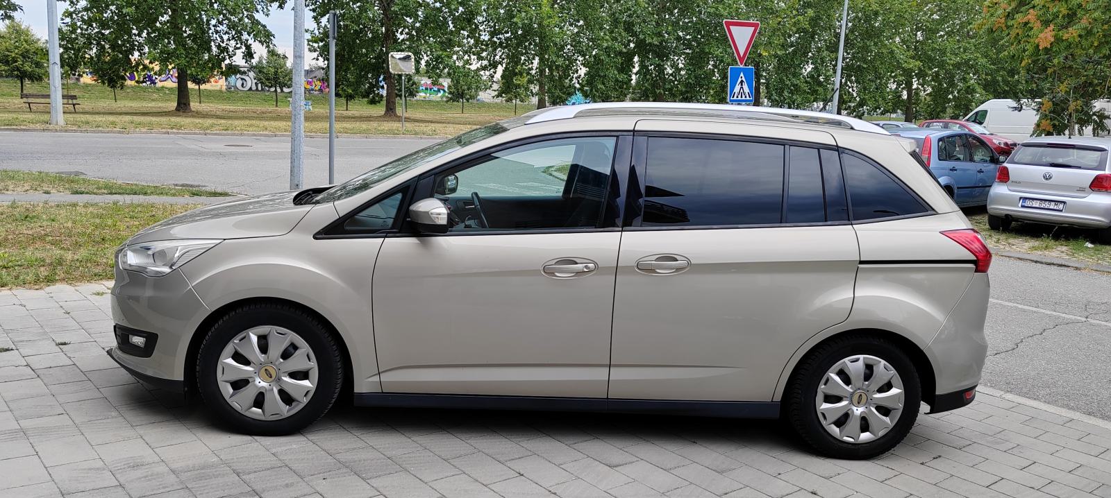 Ford Grand C-Max Osobno vozilo, fotografija 10