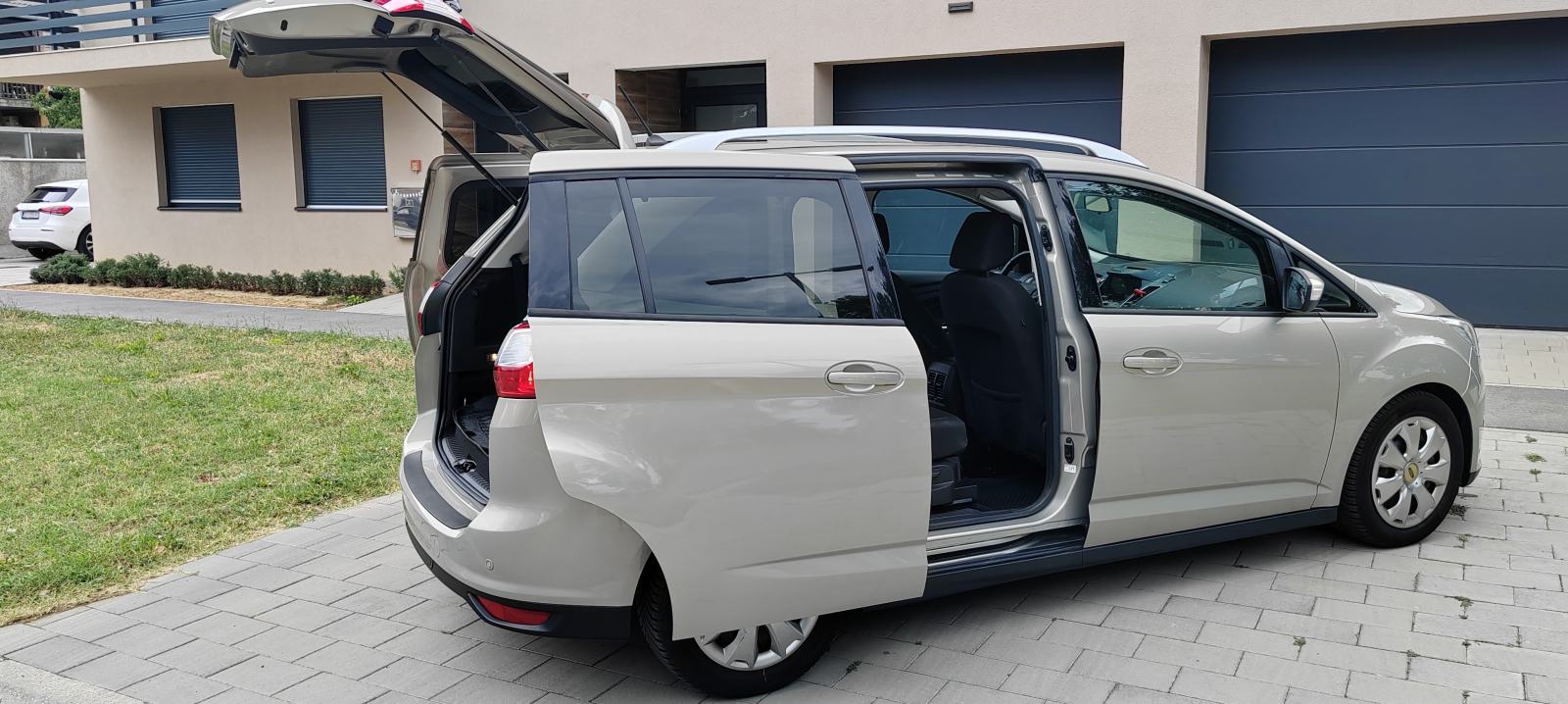 Ford Grand C-Max Osobno vozilo, fotografija 14
