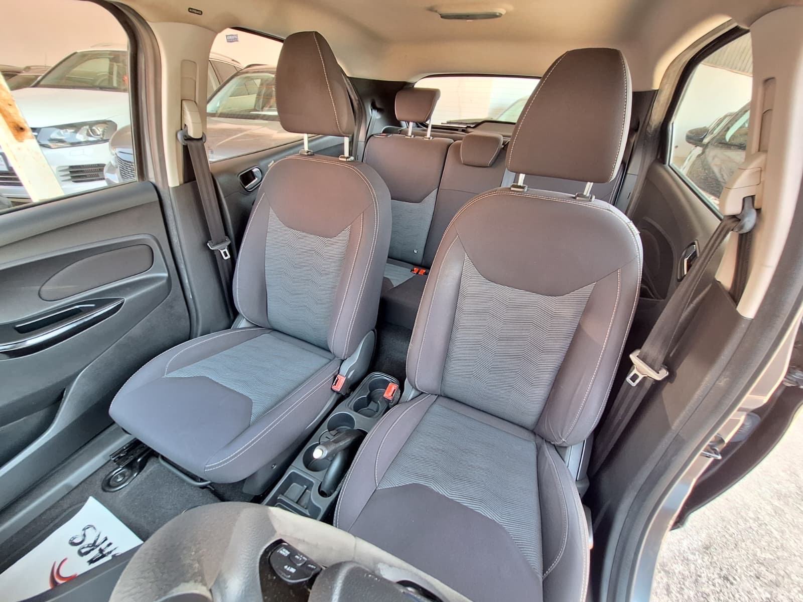 Ford Ka 1,2 70 KS, fotografija 12