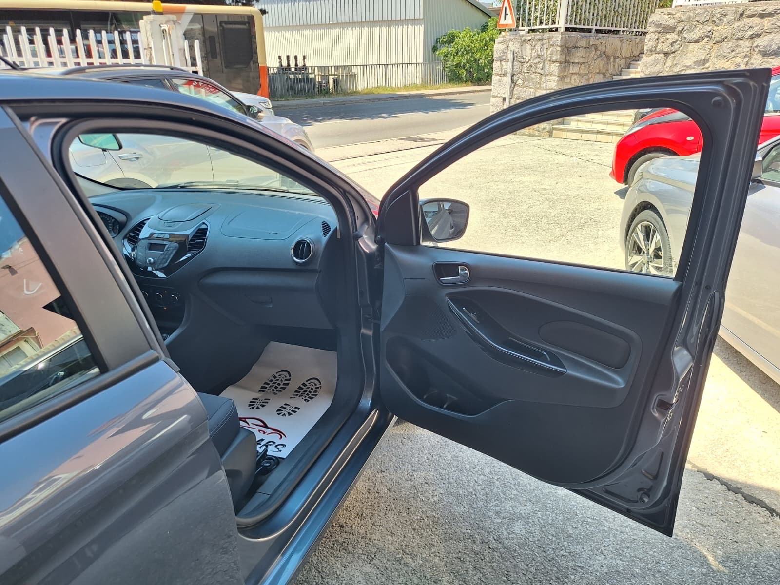 Ford Ka 1,2 70 KS, fotografija 14
