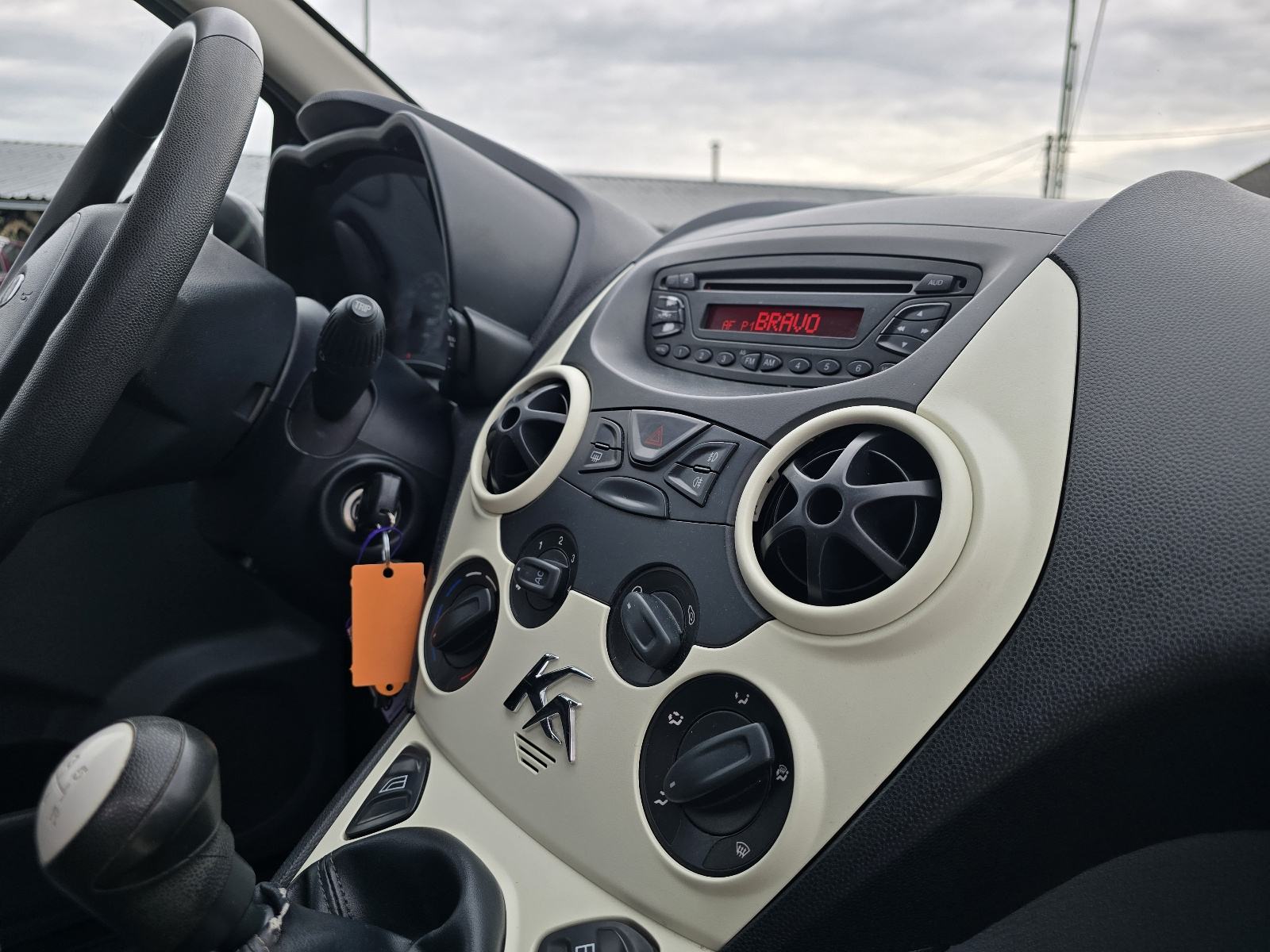 Ford Ka 1,3 DuraTech / Servisna / Klima / Alu / 2 Vlasnik /, fotografija 16