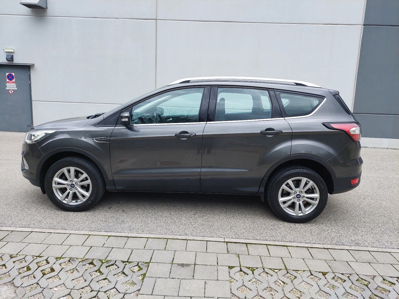 Ford Kuga 1,5 ***BENZIN*** SAMO 44.000 KM *** GARANCIJA ***KAO NOVA***, fotografija 3
