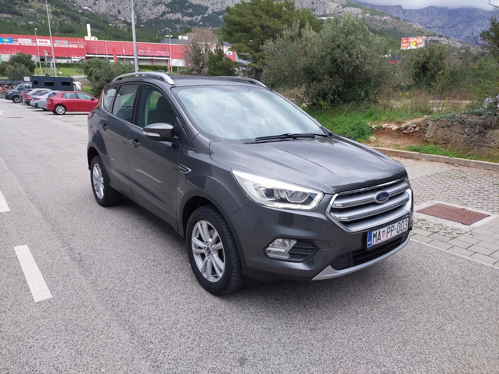 Ford Kuga 1,5 ***BENZIN*** SAMO 44.000 KM *** GARANCIJA ***KAO NOVA***, fotografija 4